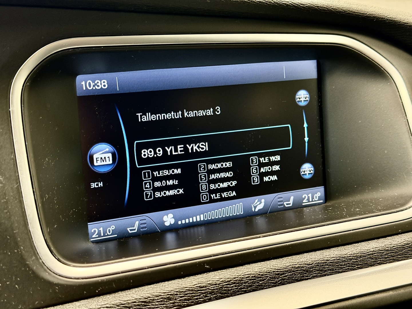 VOLVO V40 18