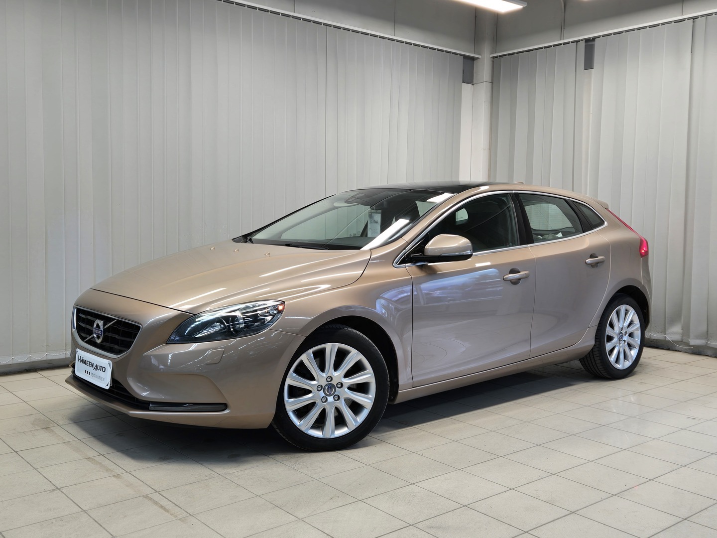 VOLVO V40 2