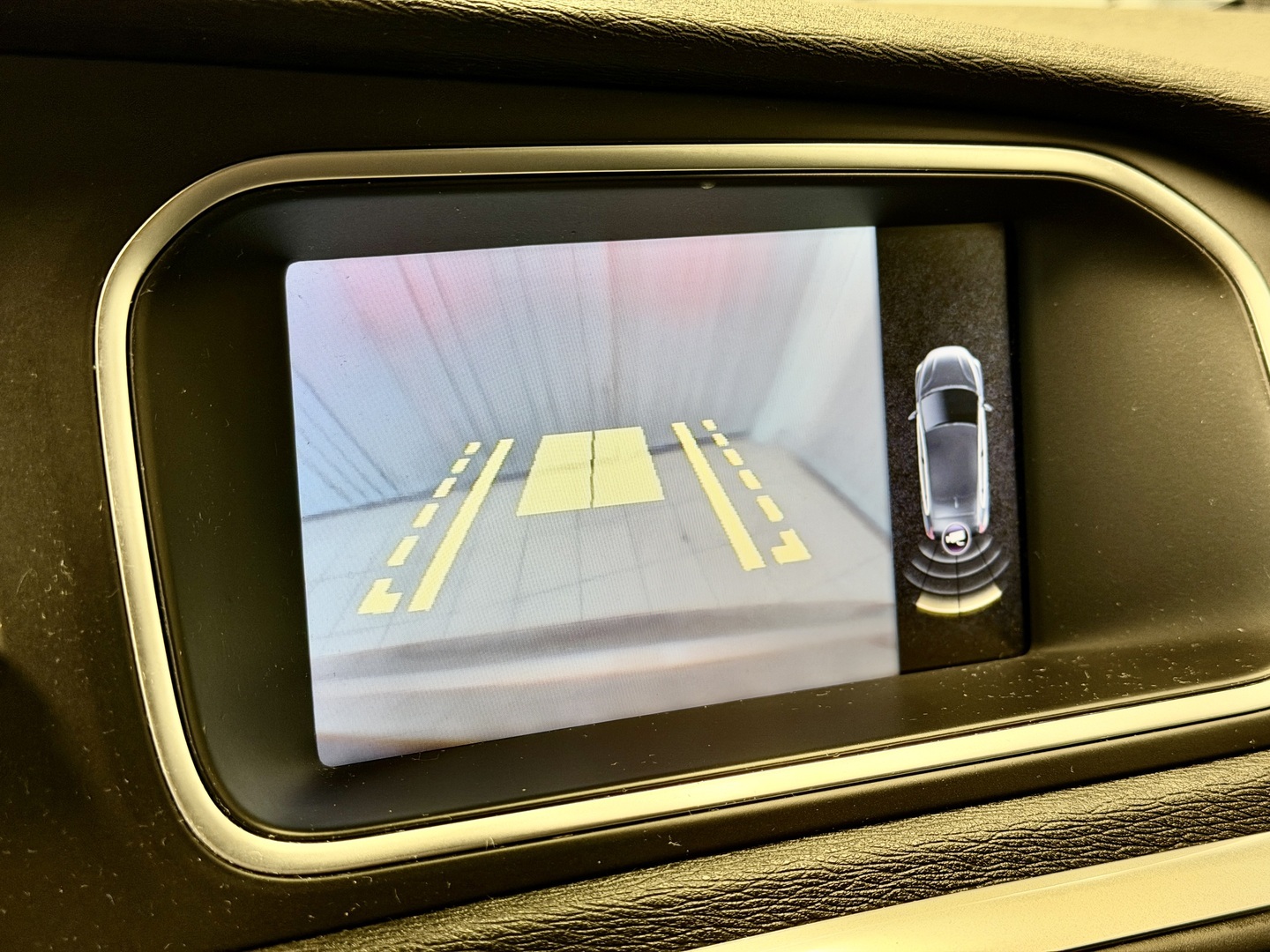 VOLVO V40 23
