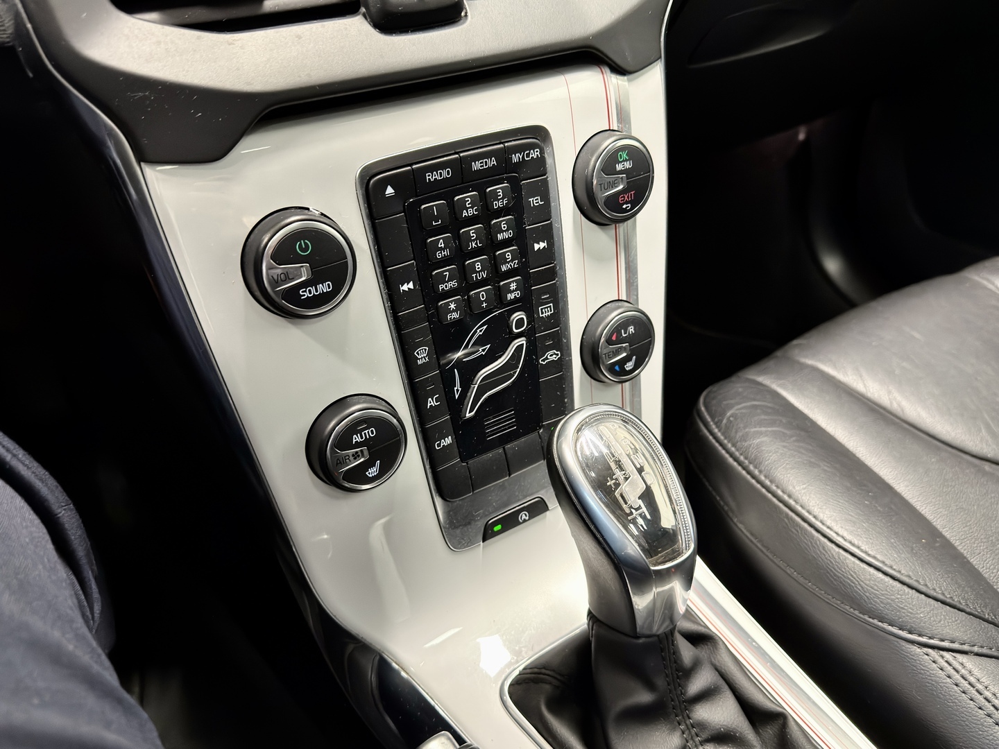 VOLVO V40 24