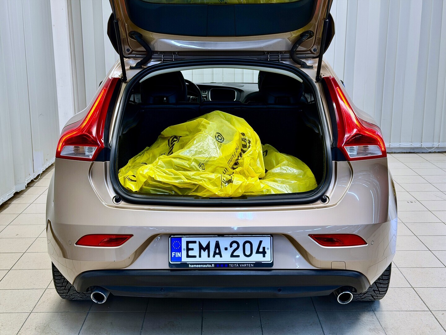 VOLVO V40 25