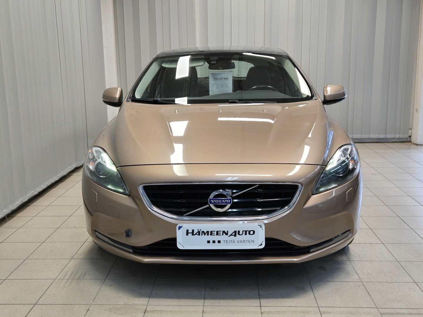 VOLVO V40 3