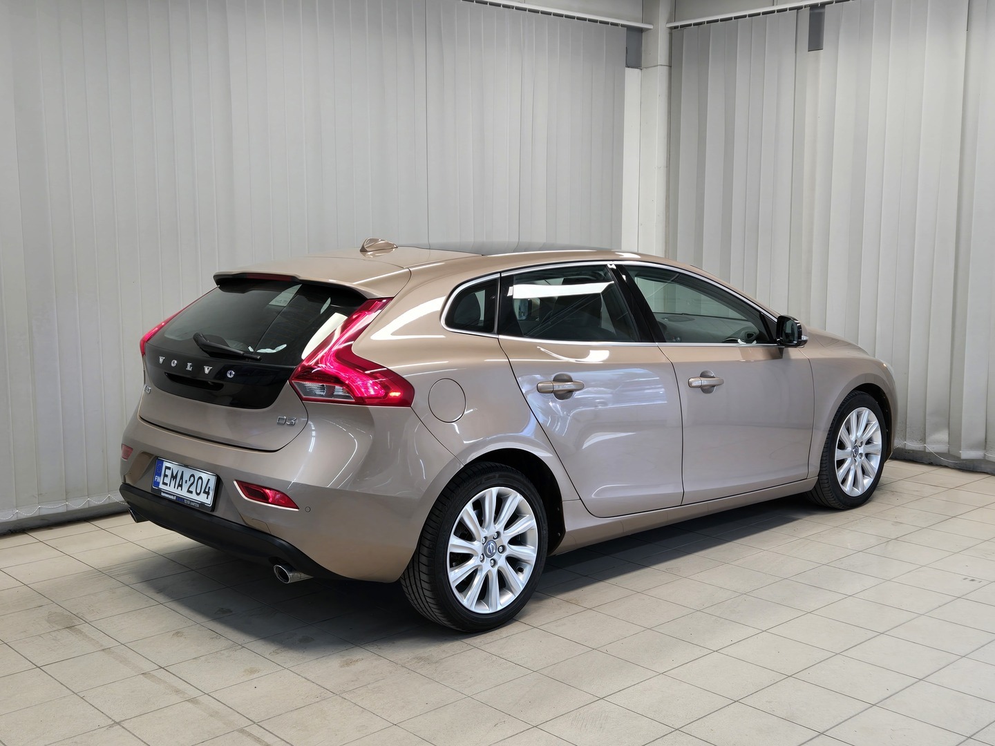 VOLVO V40 5