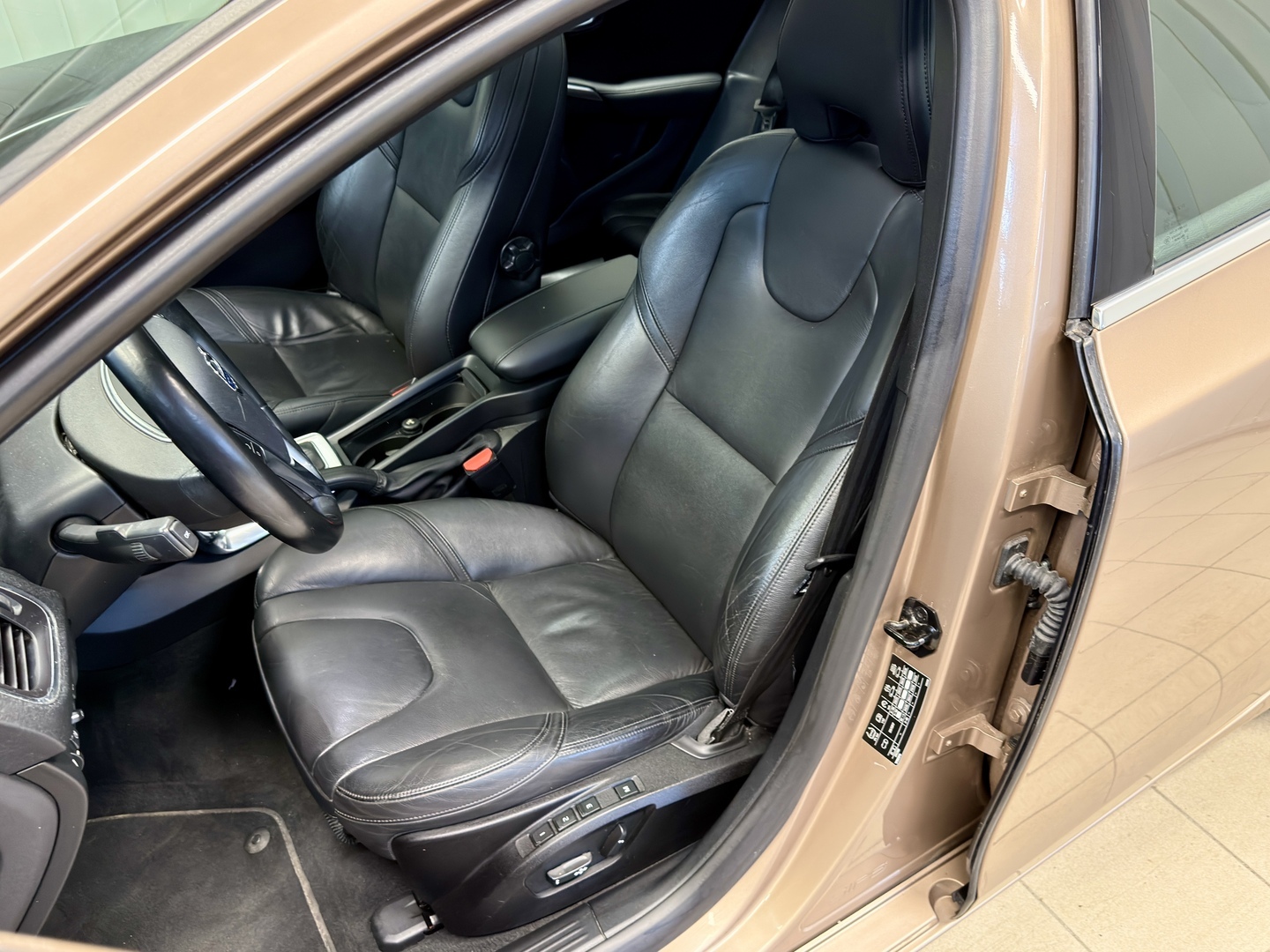 VOLVO V40 6