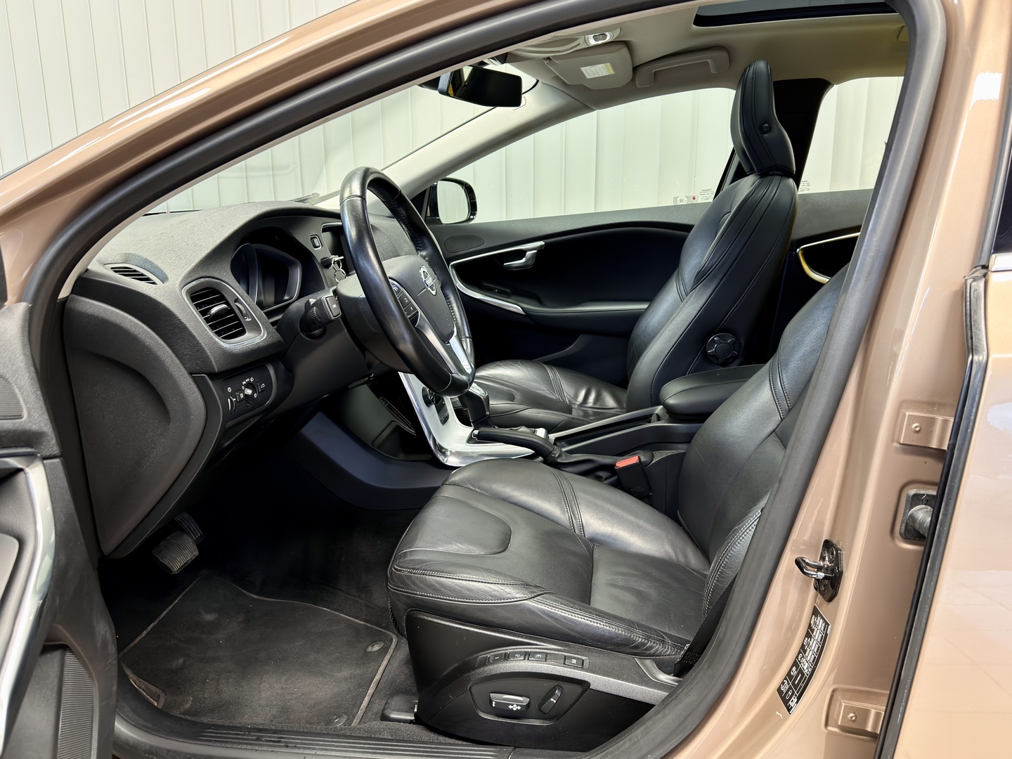VOLVO V40 7
