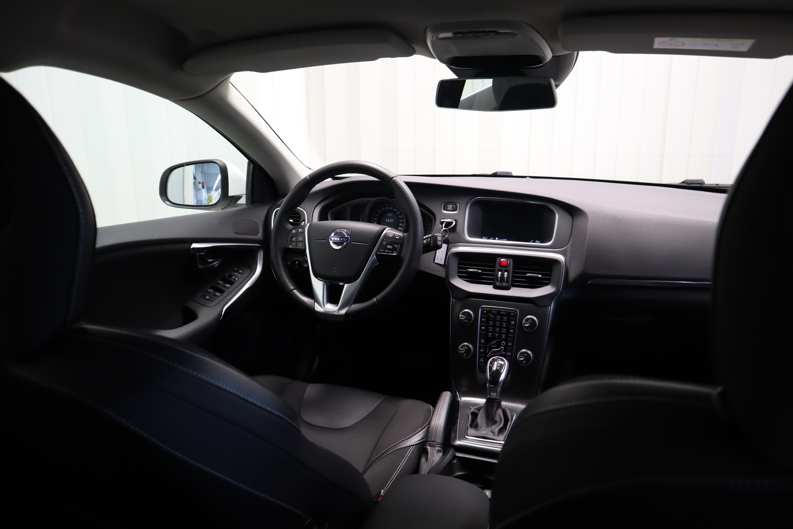 VOLVO V40 15