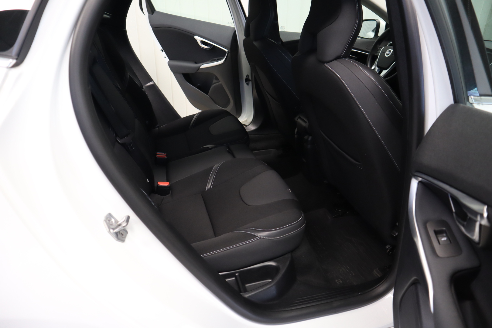 VOLVO V40 17