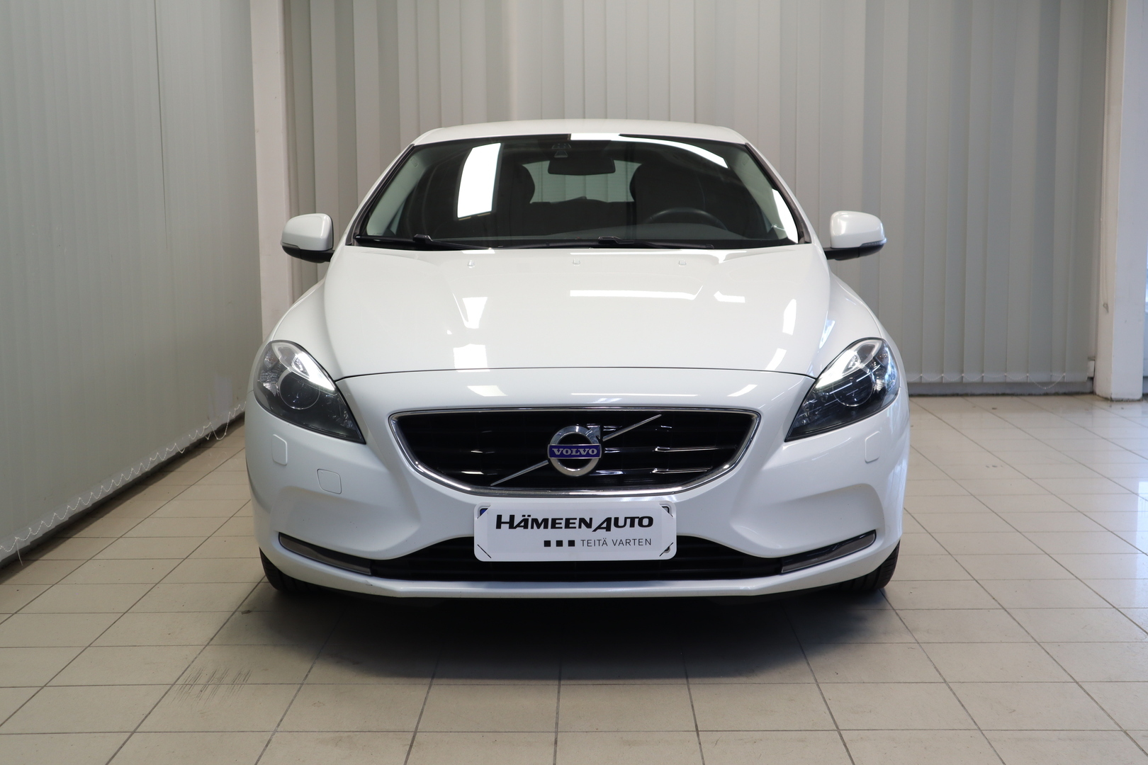 VOLVO V40 3