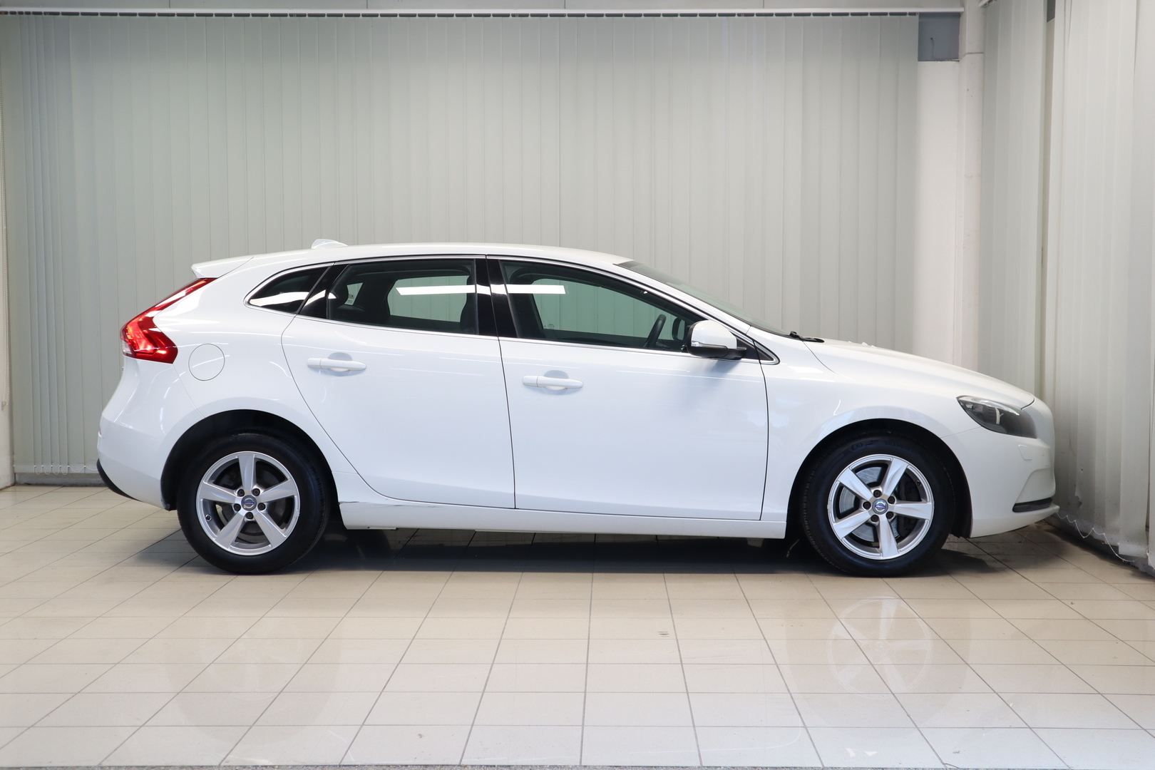 VOLVO V40 5