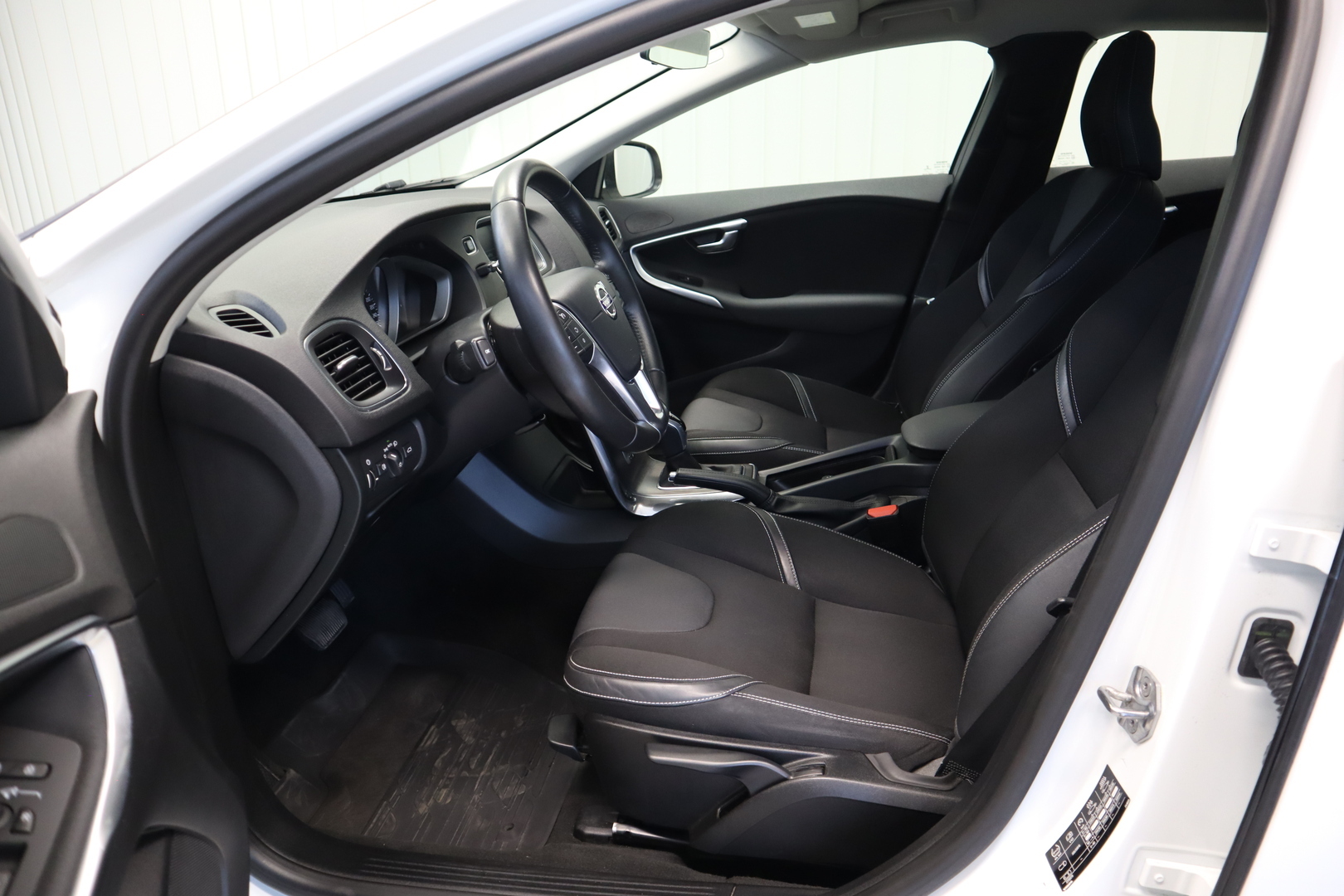 VOLVO V40 9