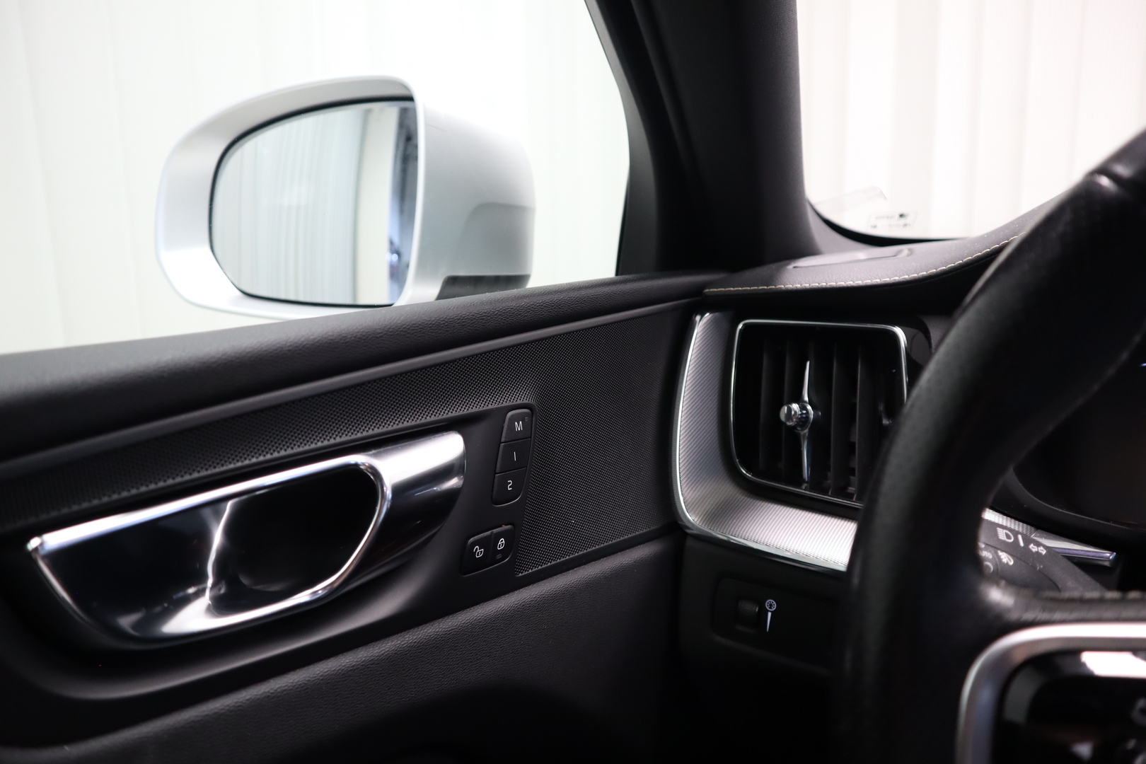 VOLVO XC60 19