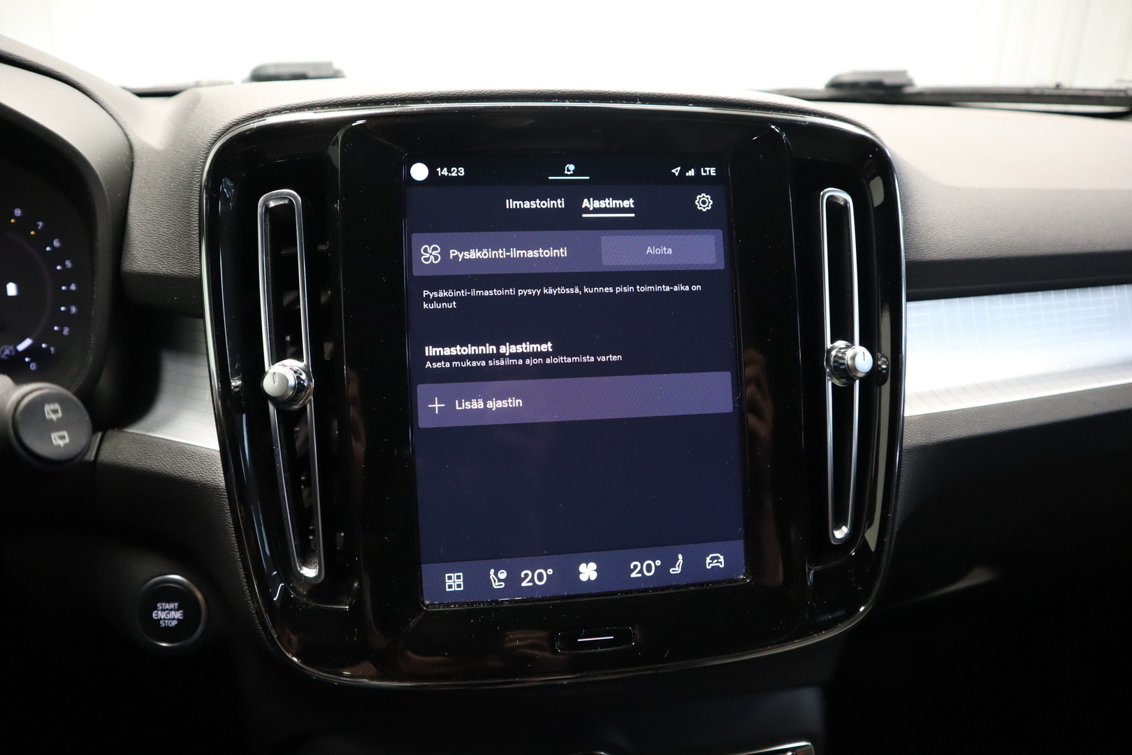 VOLVO XC40 14