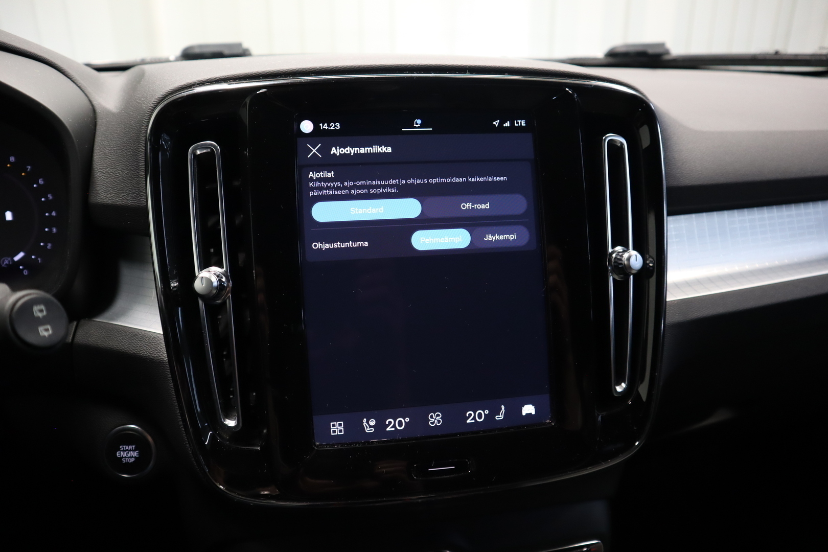 VOLVO XC40 15