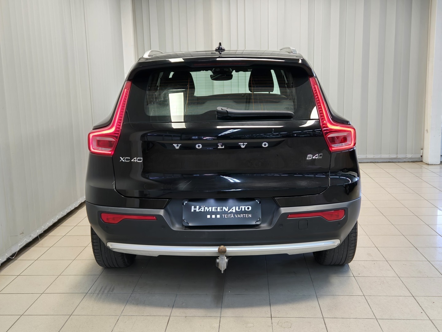 VOLVO XC40 4