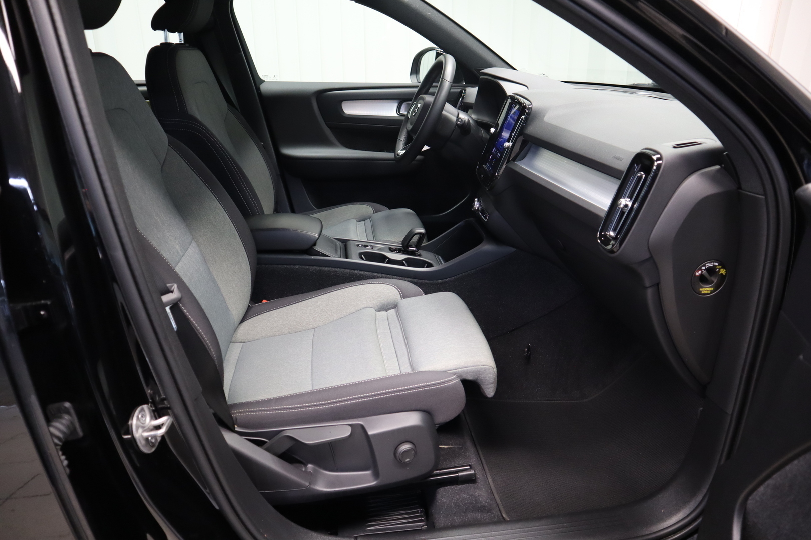 VOLVO XC40 7