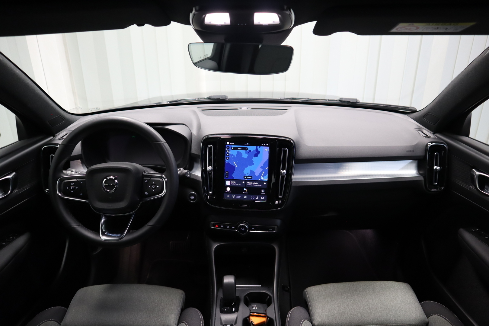VOLVO XC40 9