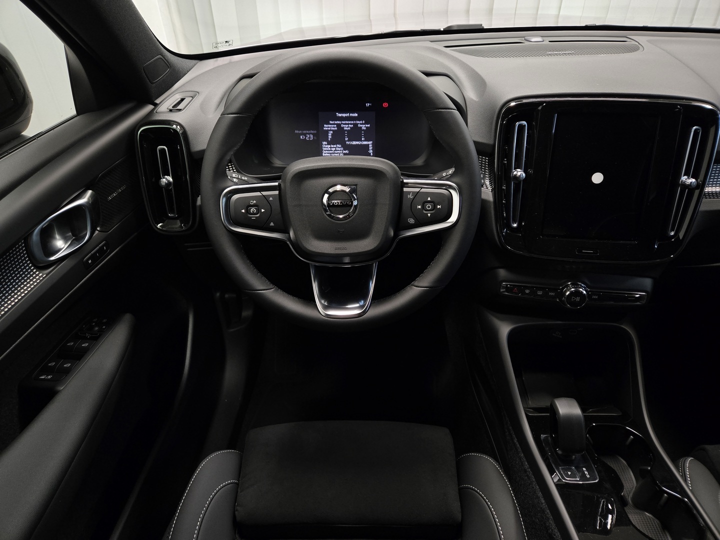 VOLVO EX40 11