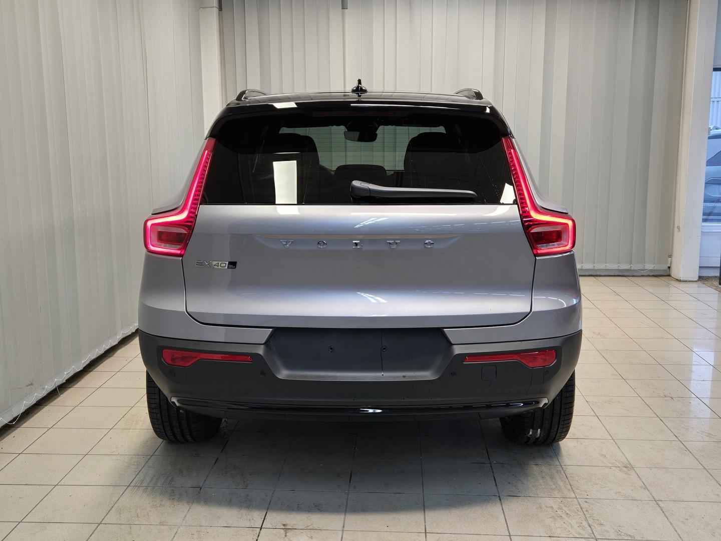 VOLVO EX40 4