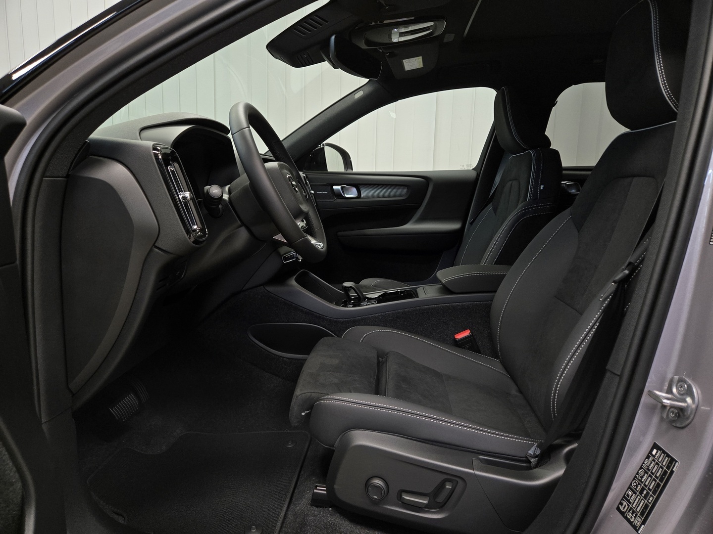 VOLVO EX40 6