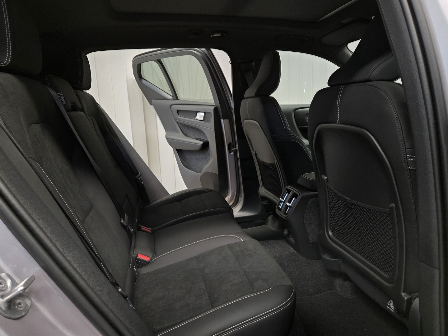 VOLVO EX40 8