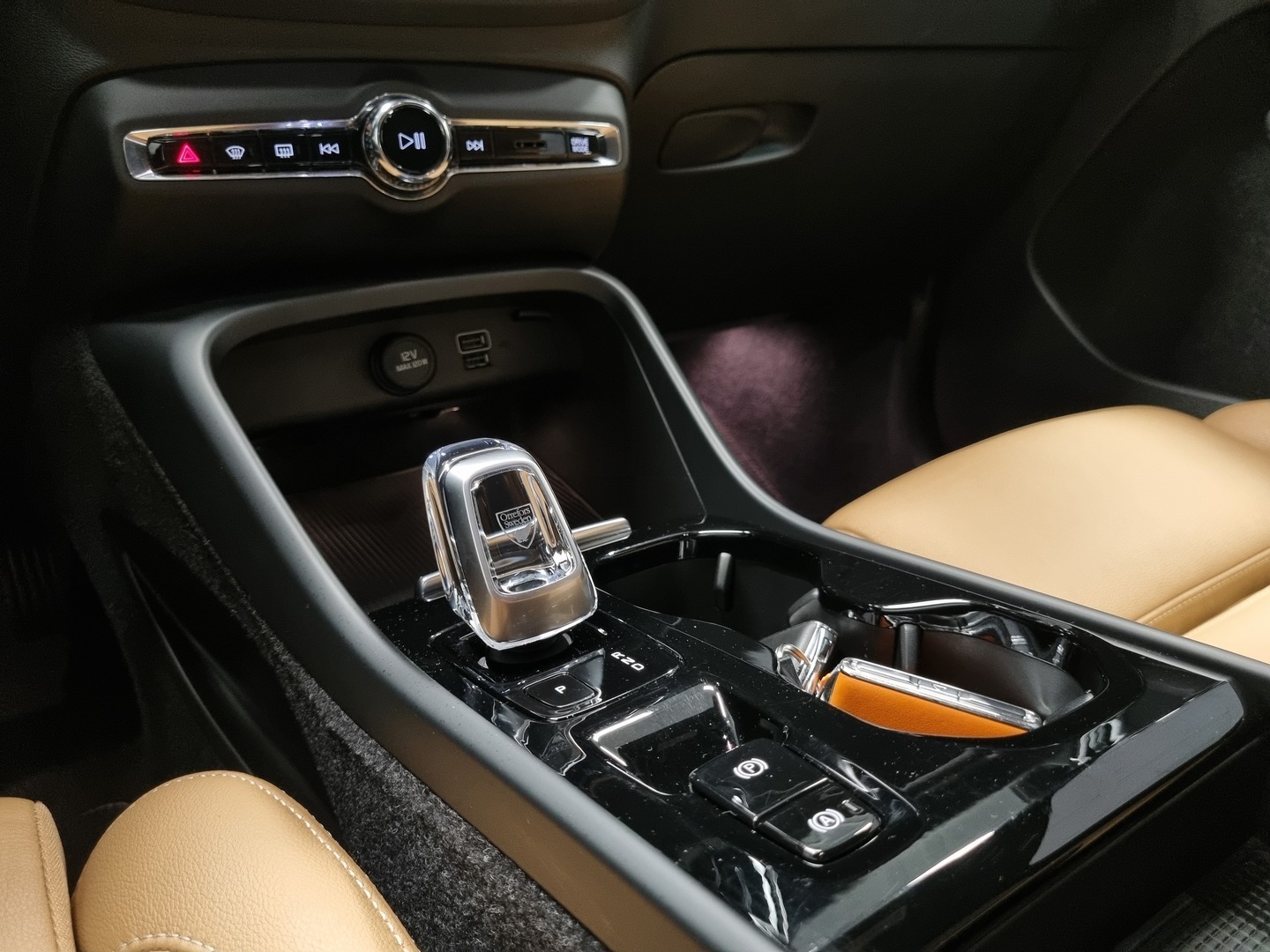 VOLVO XC40 11