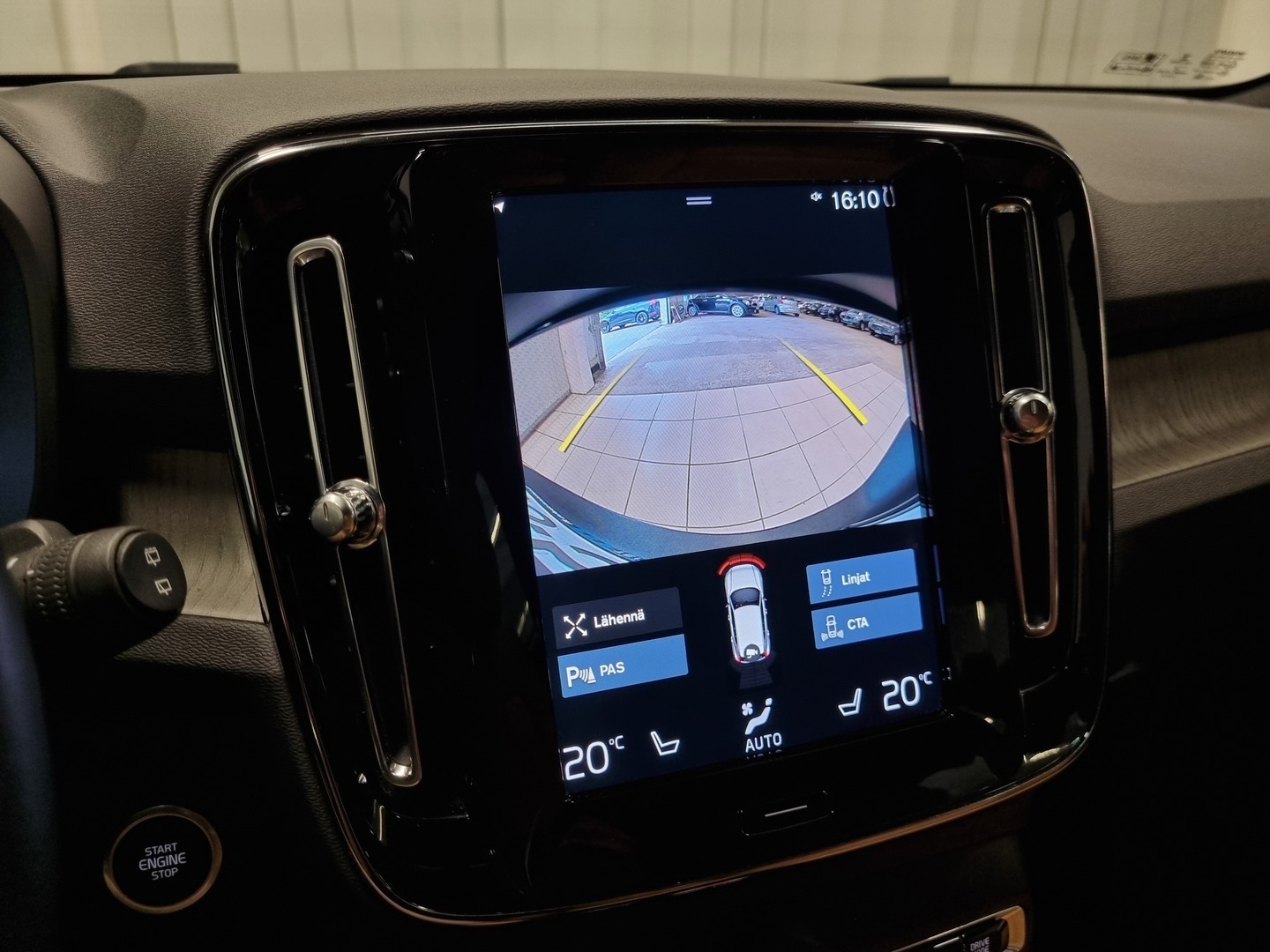 VOLVO XC40 12