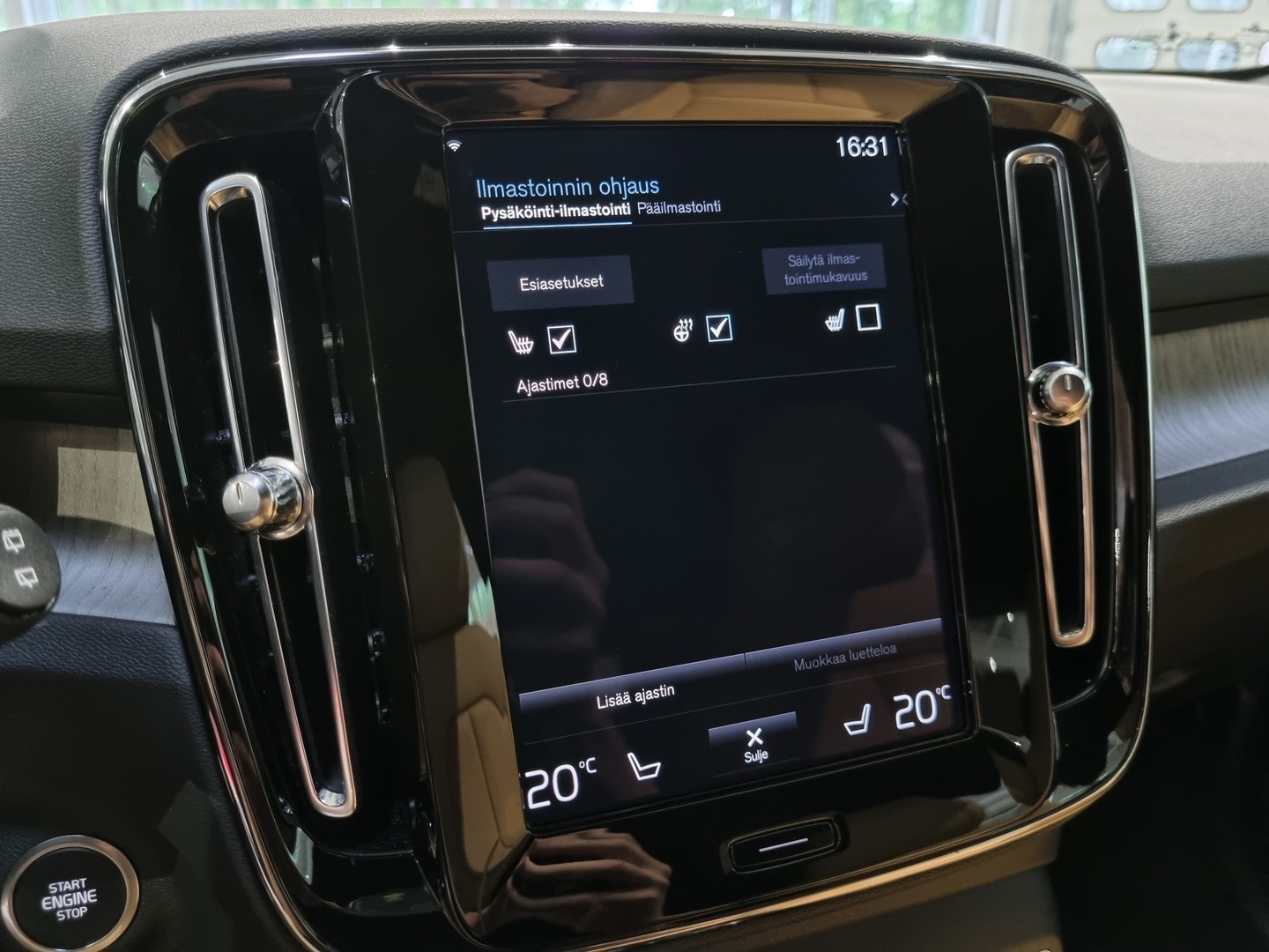 VOLVO XC40 13