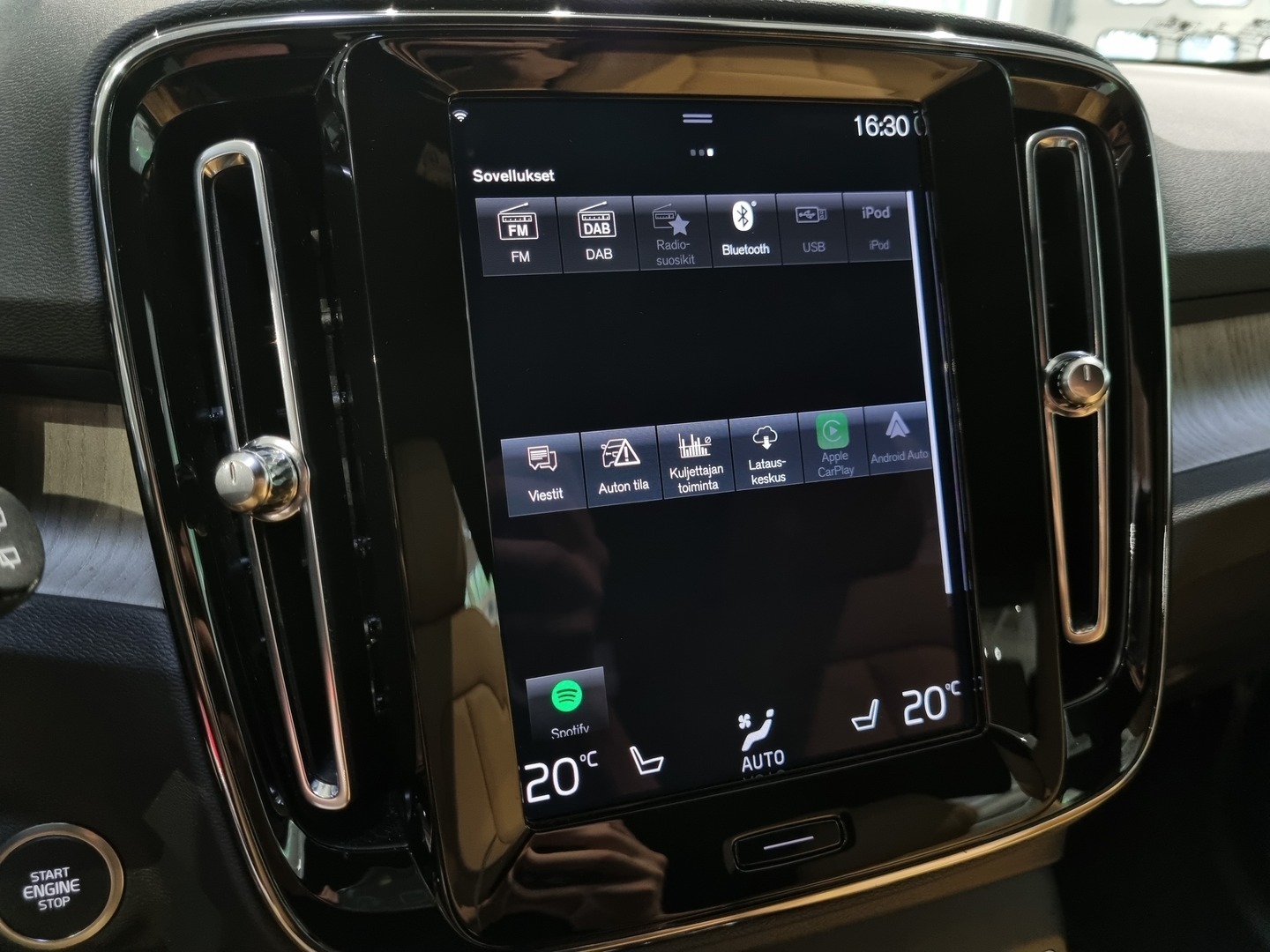 VOLVO XC40 16