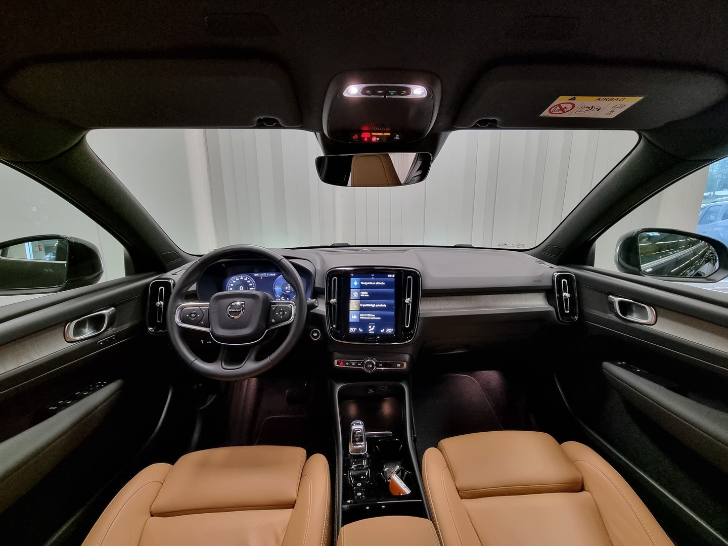 VOLVO XC40 5