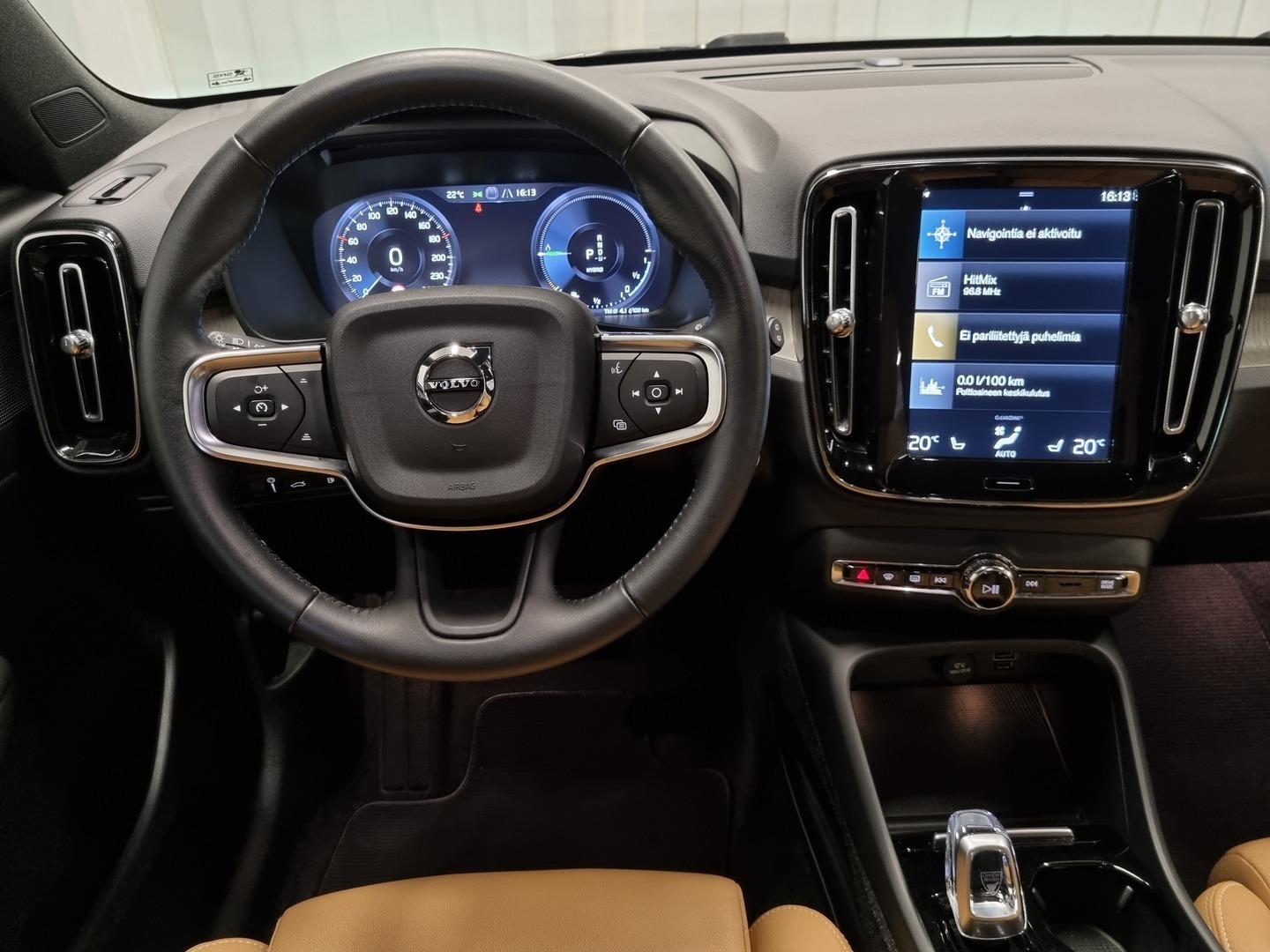 VOLVO XC40 6