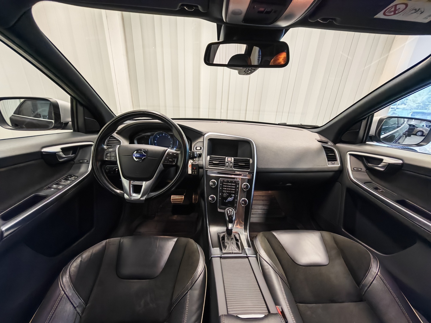VOLVO XC60 7