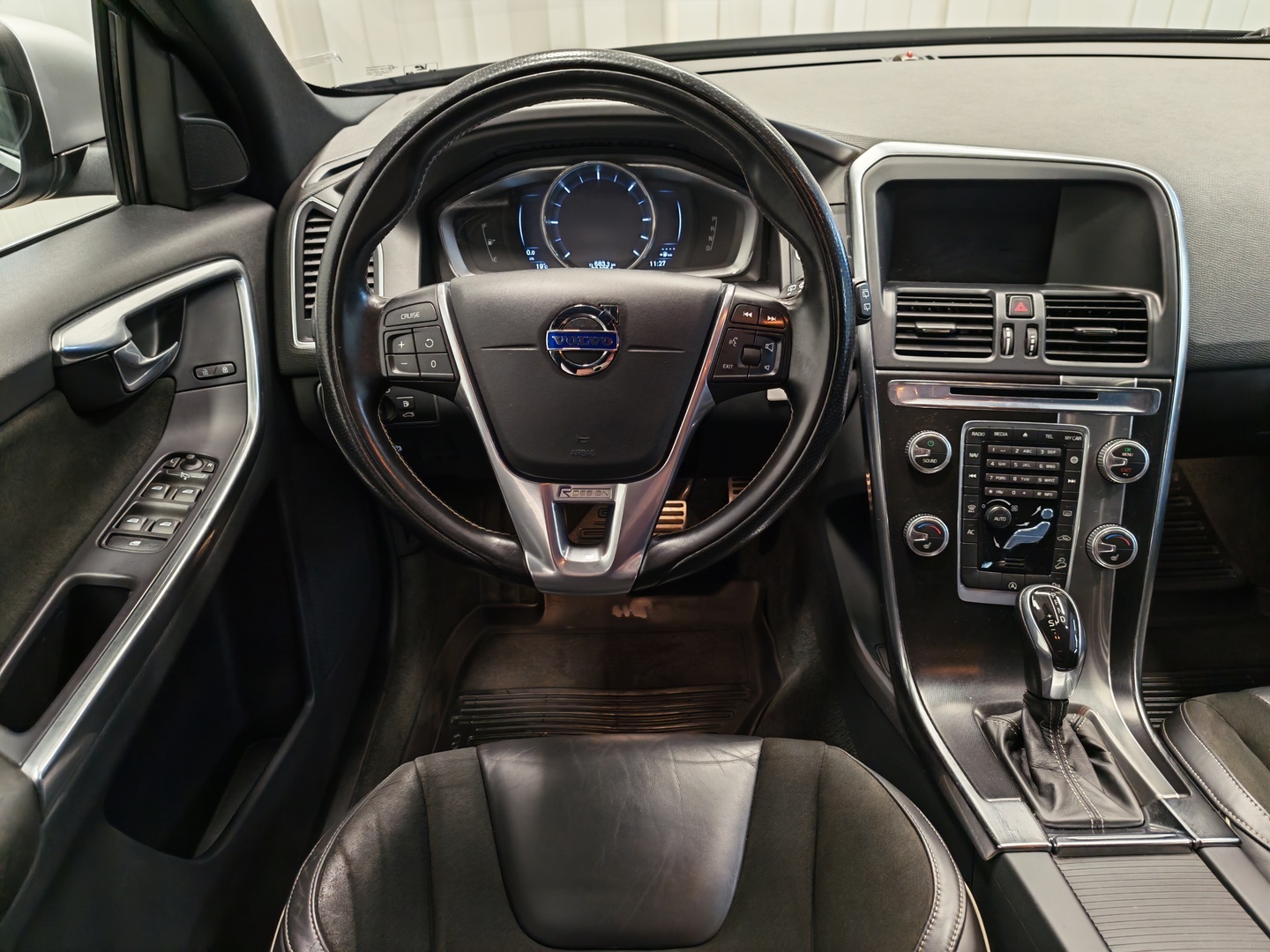 VOLVO XC60 8