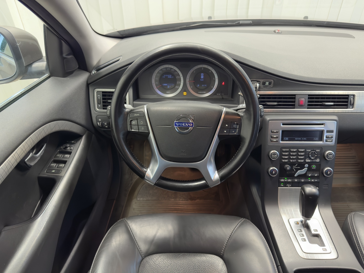 VOLVO XC70 10
