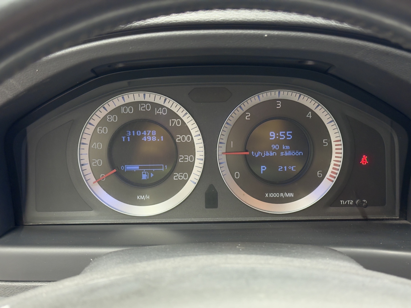 VOLVO XC70 11