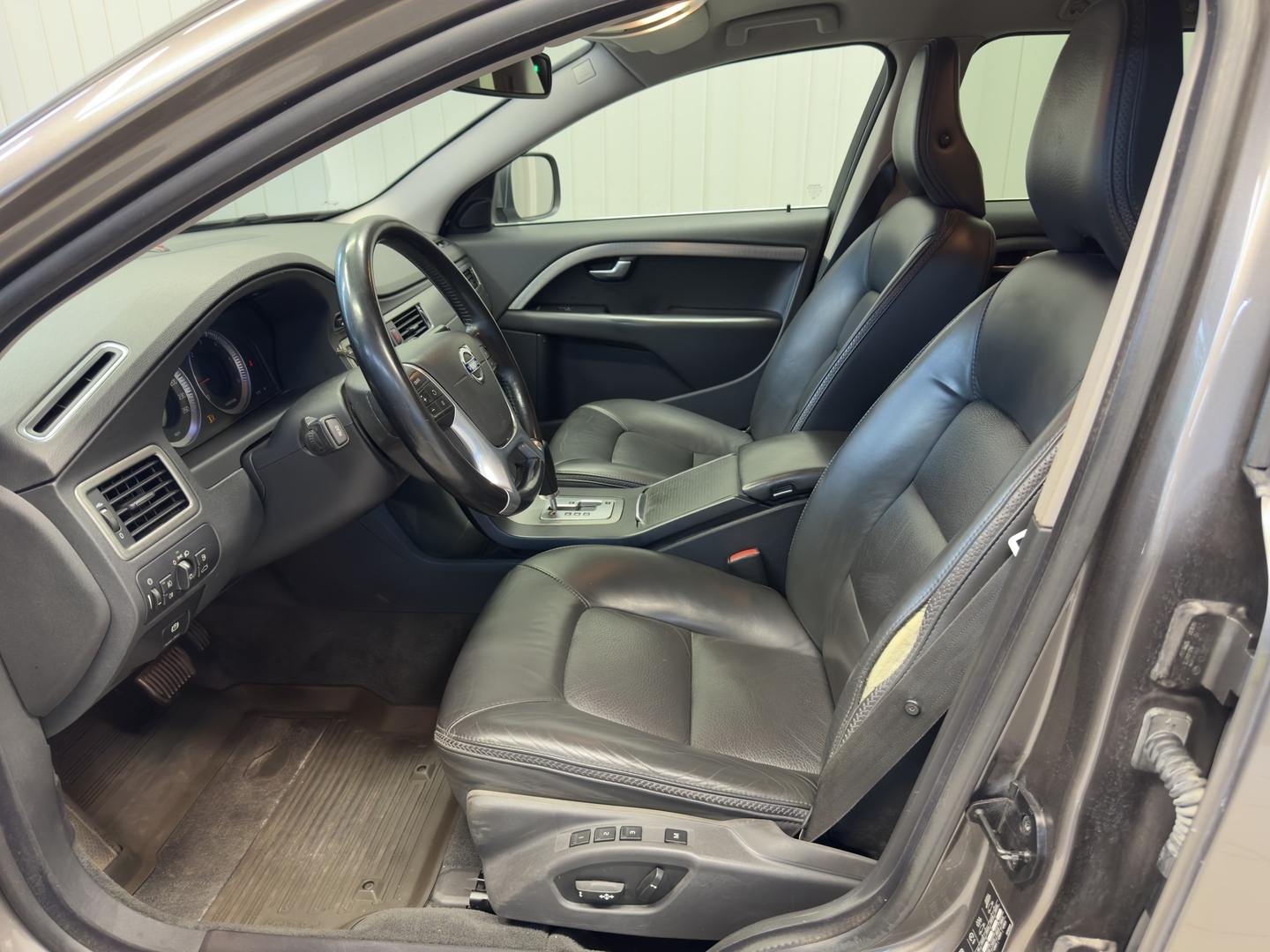 VOLVO XC70 5