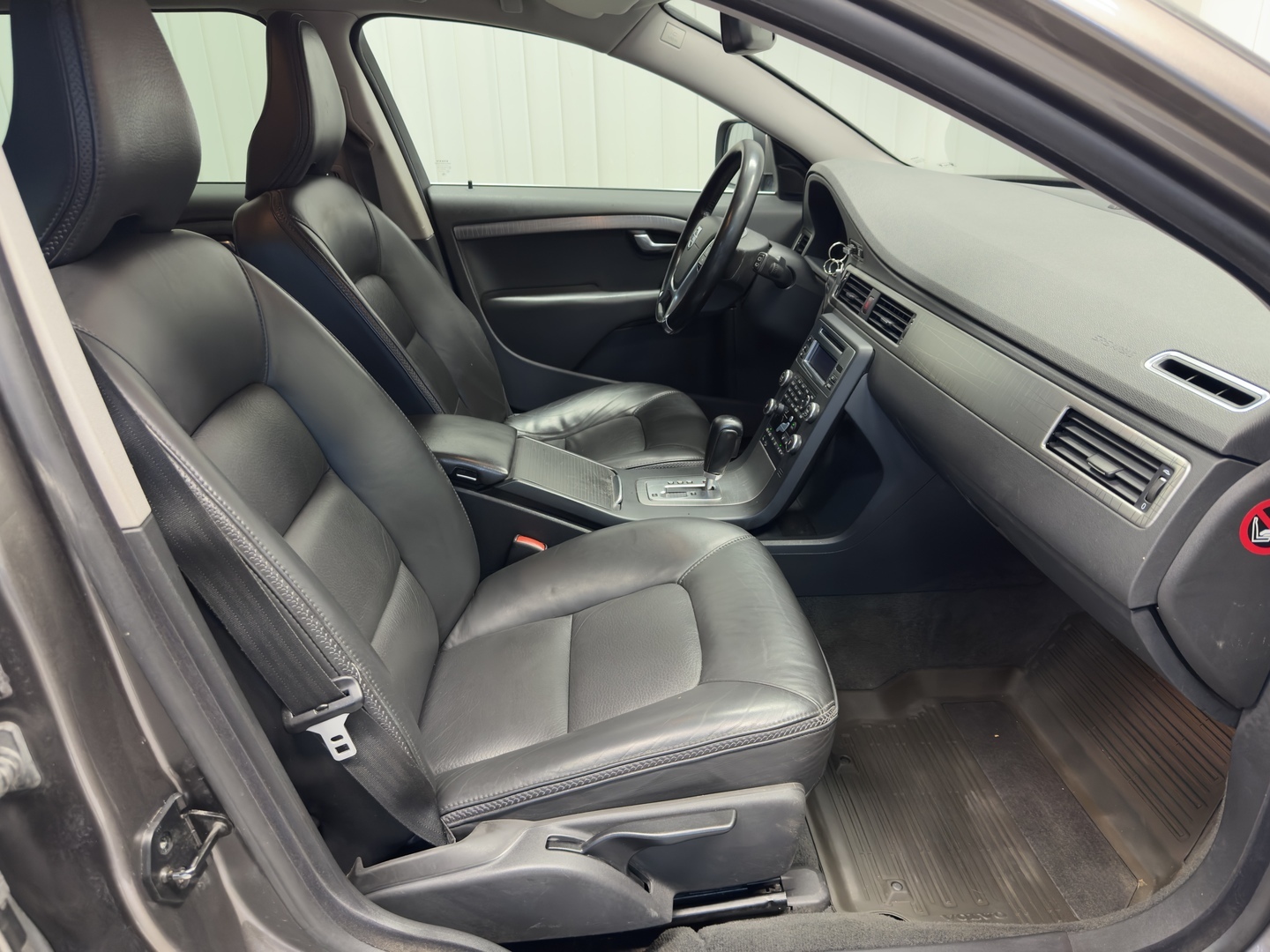 VOLVO XC70 8