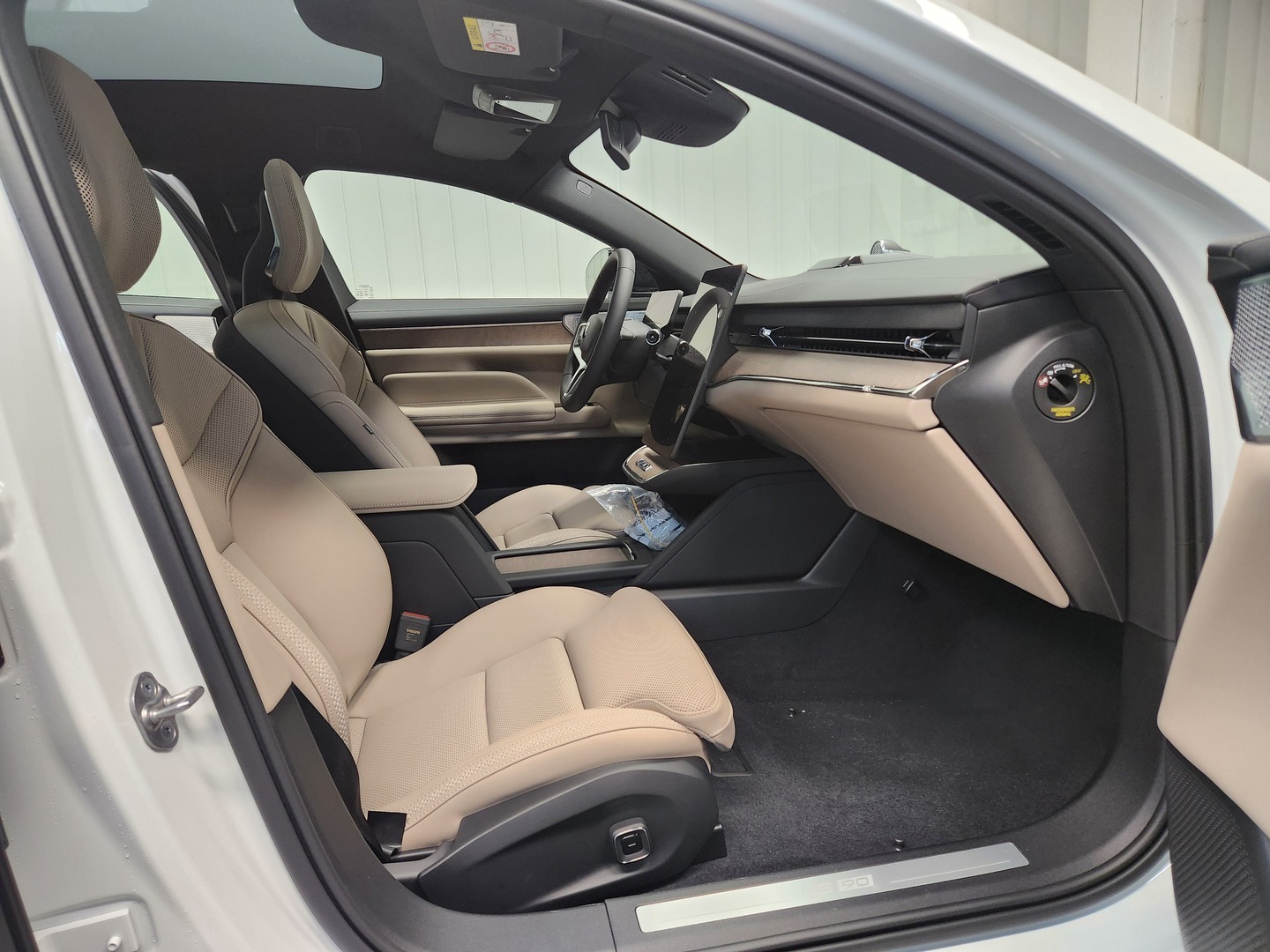 VOLVO ES90 12