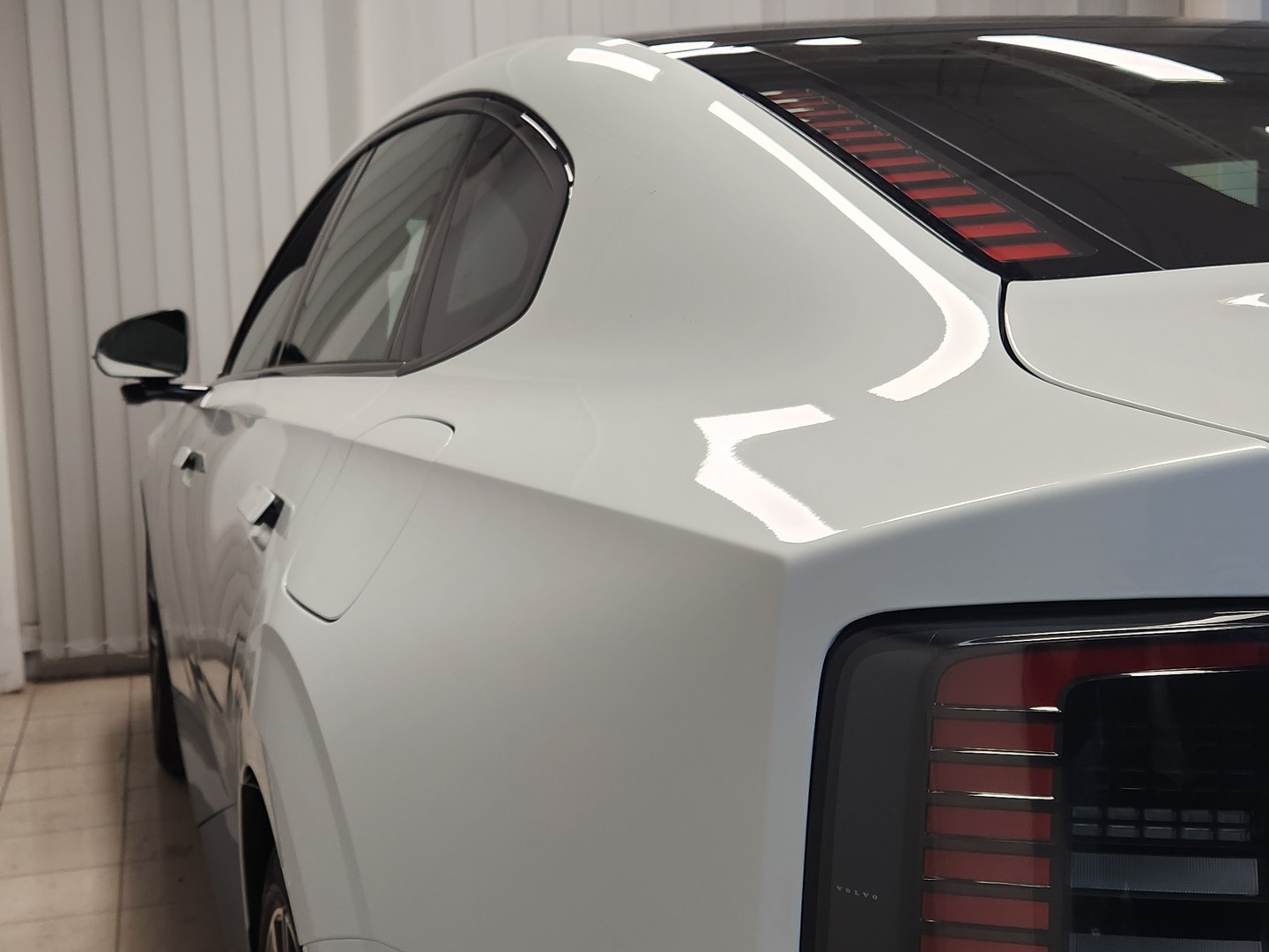 VOLVO ES90 17