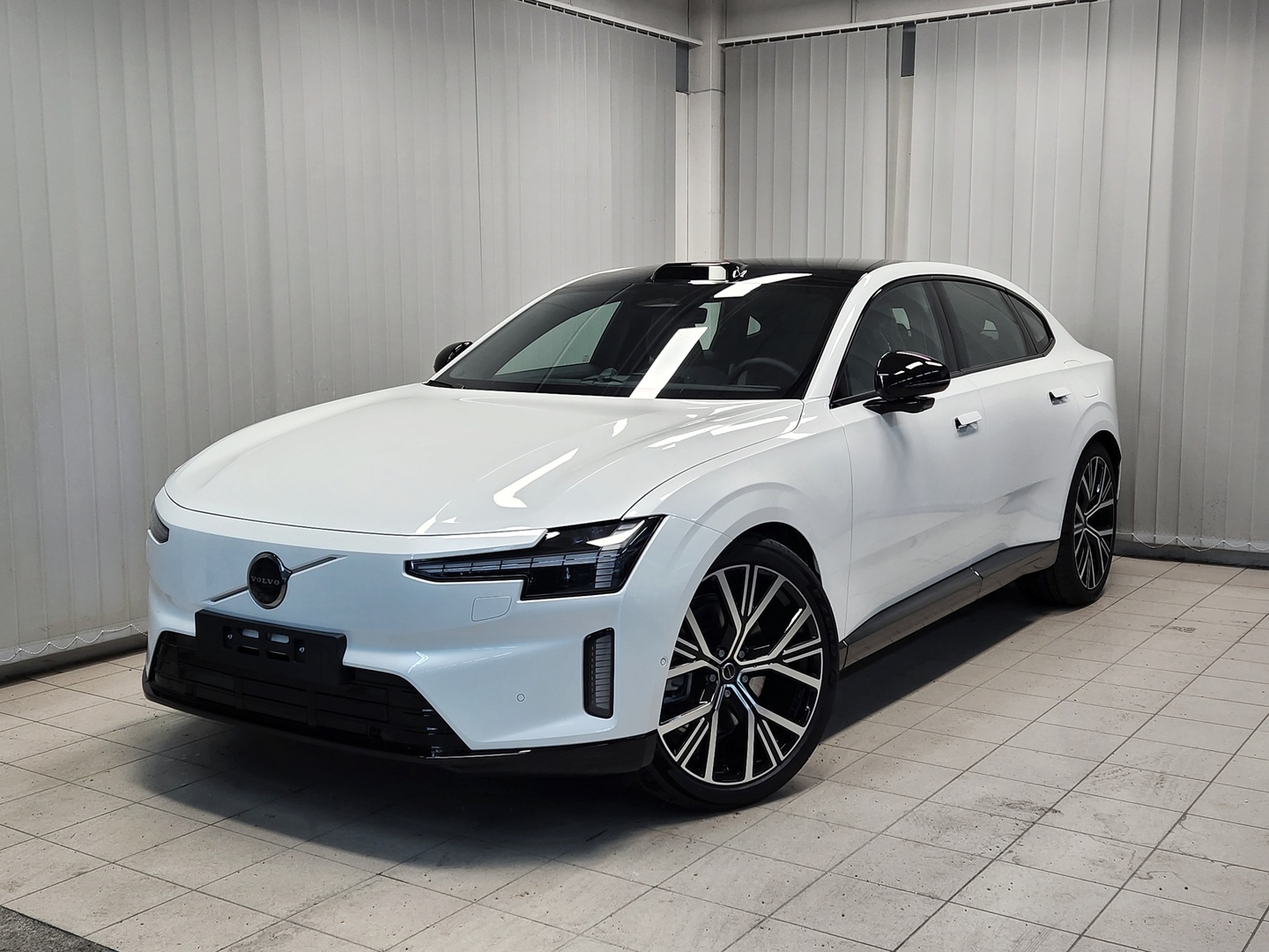 VOLVO ES90 2