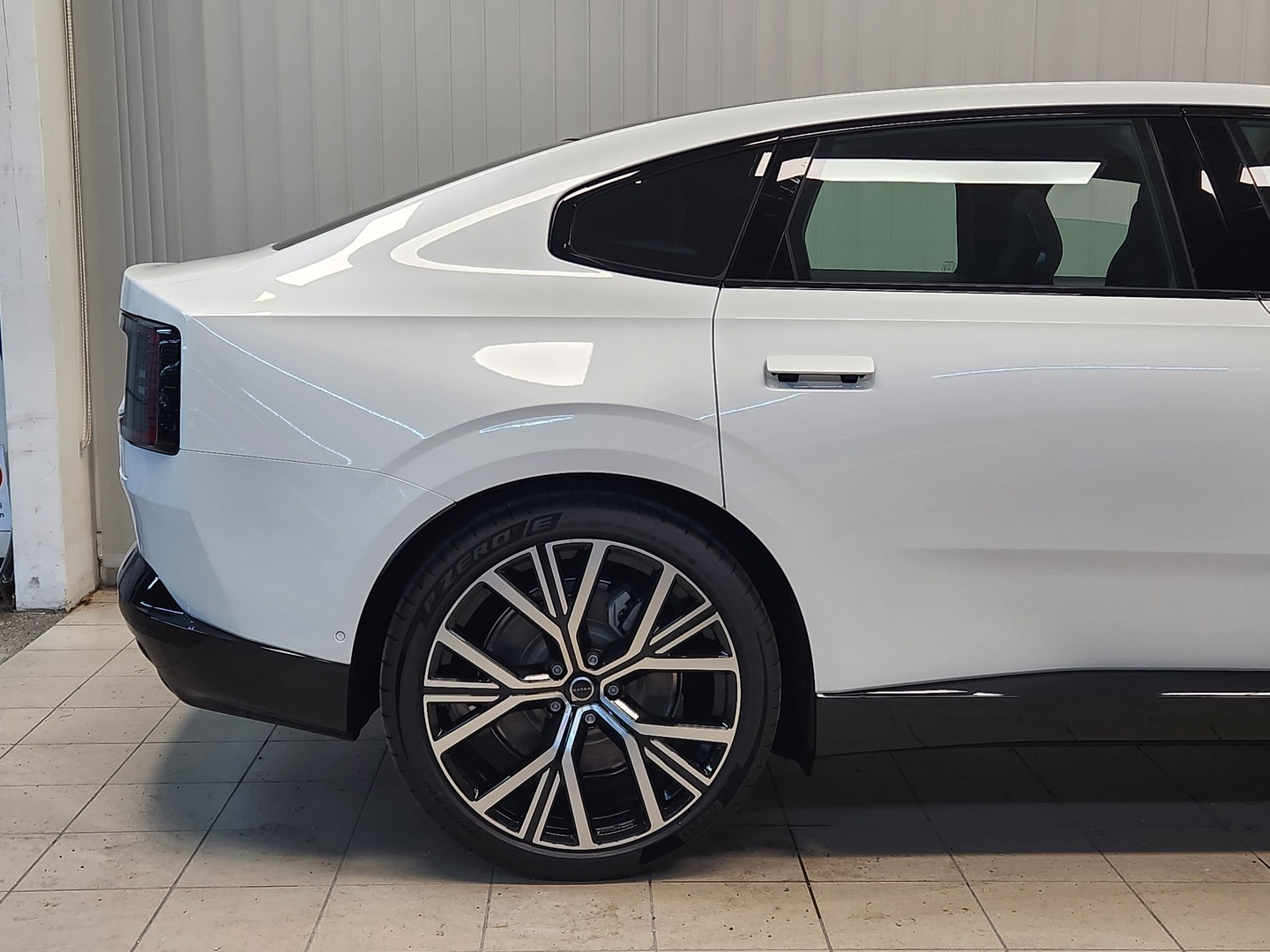 VOLVO ES90 7