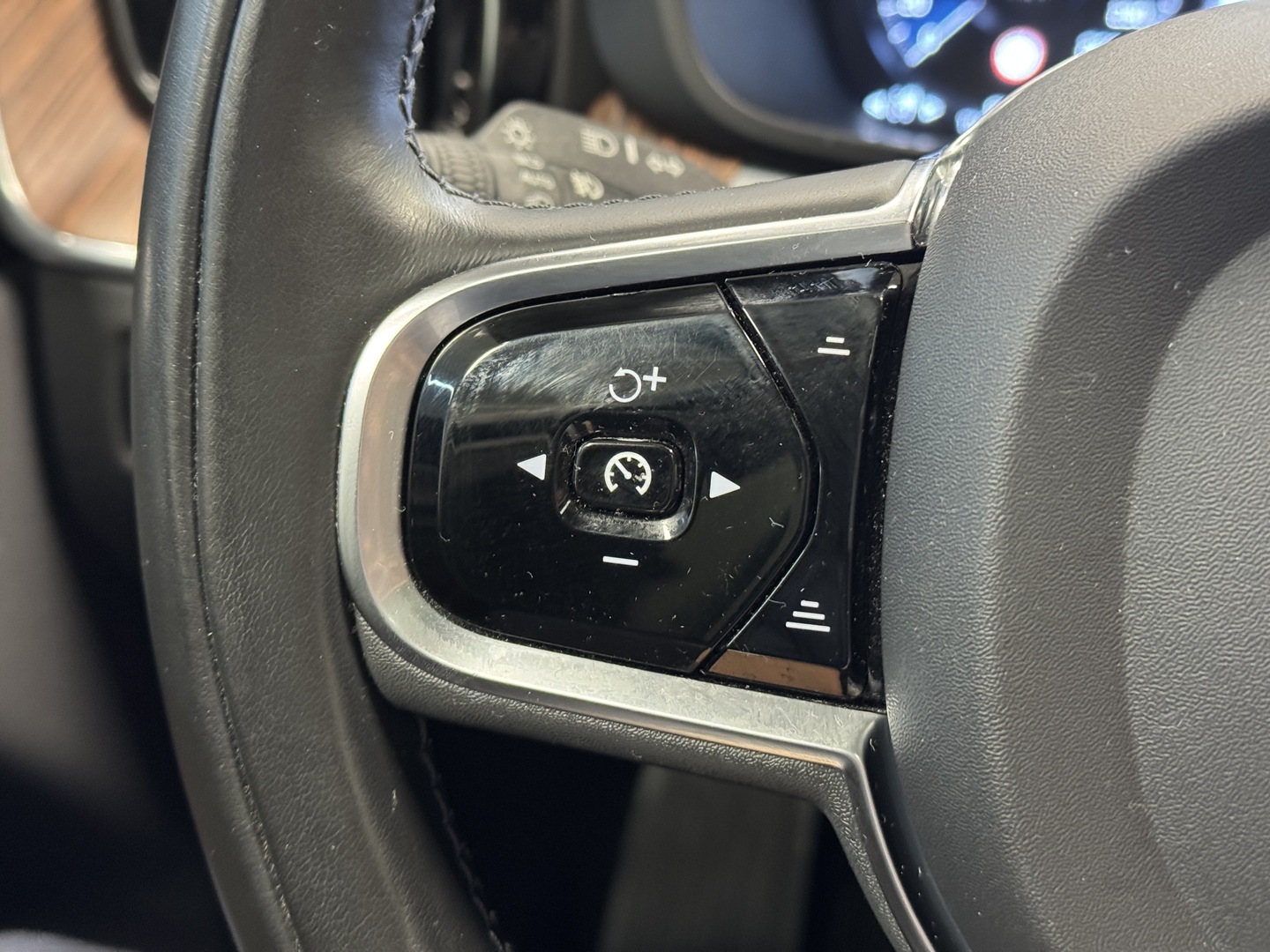 VOLVO XC60 12