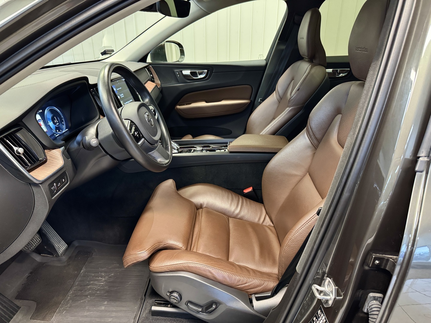 VOLVO XC60 7