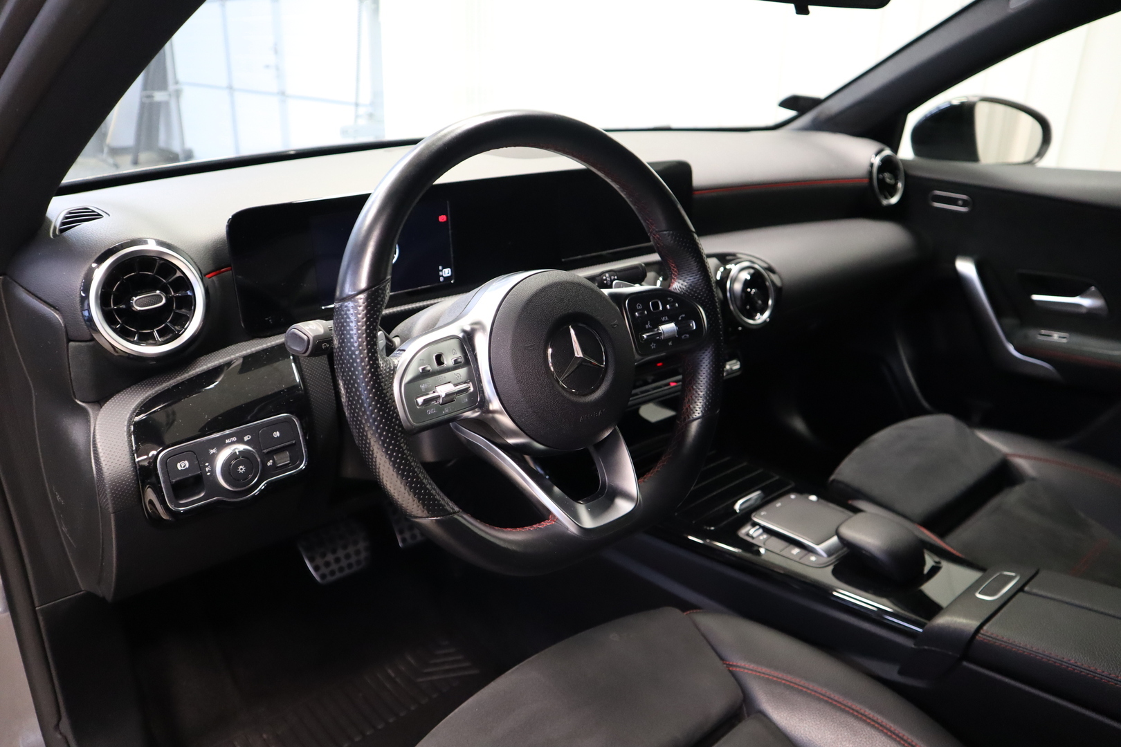 MERCEDES-BENZ A 8