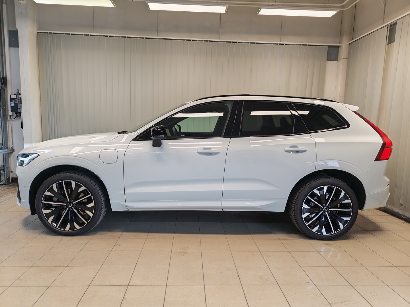 VOLVO XC60 4