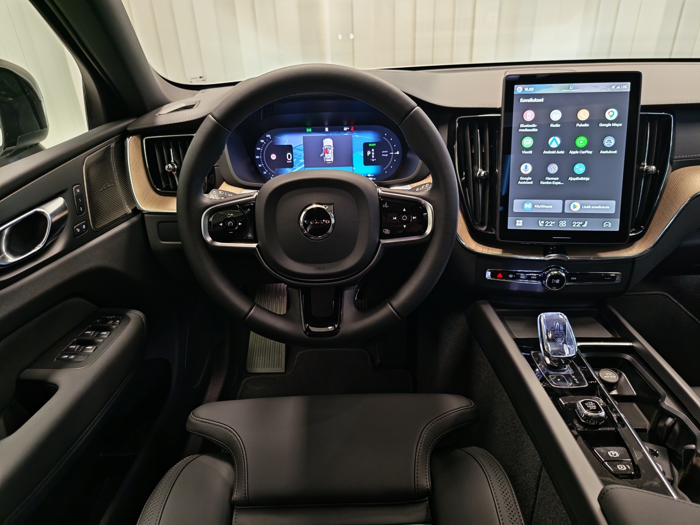 VOLVO XC60 8