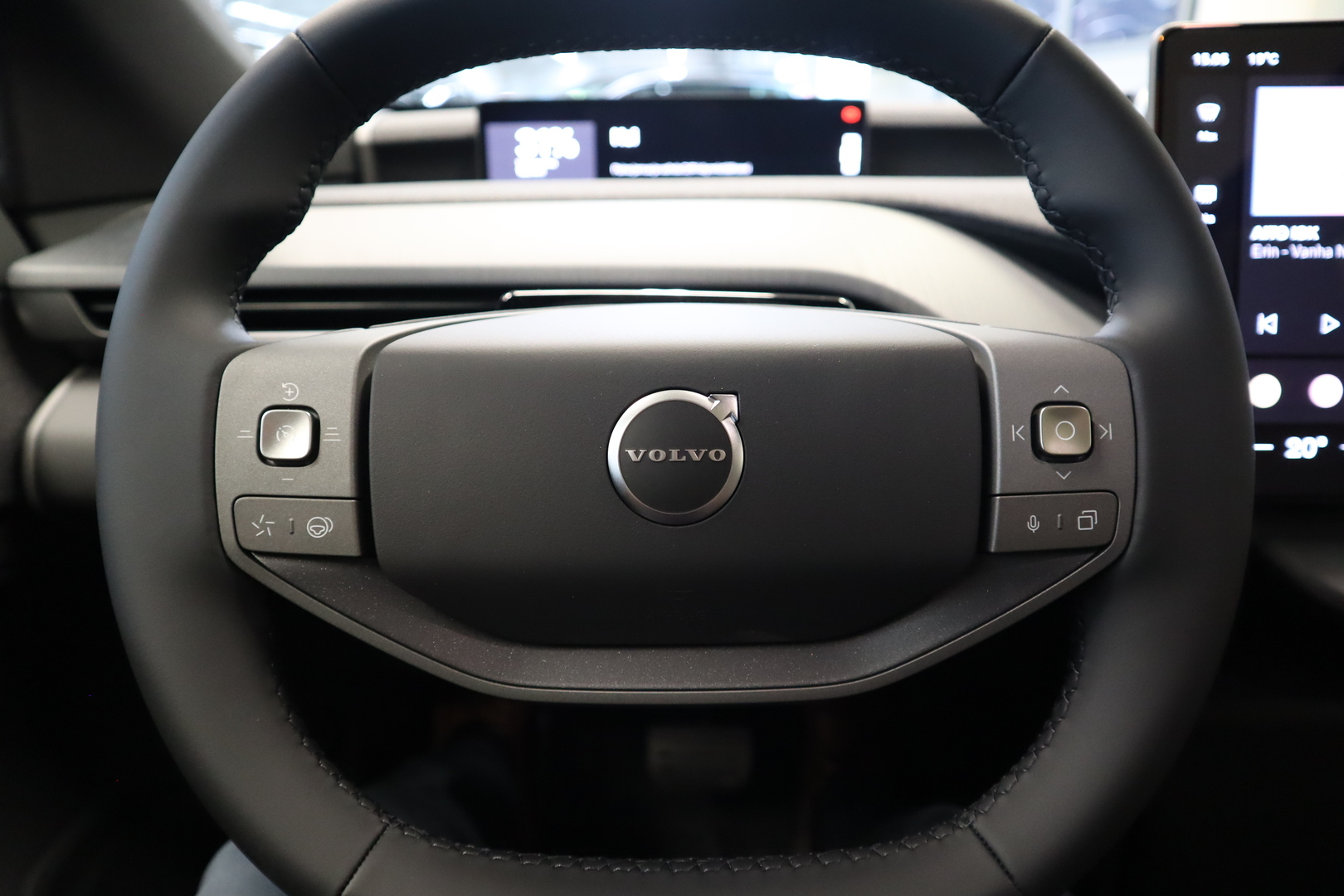 VOLVO EX60 11