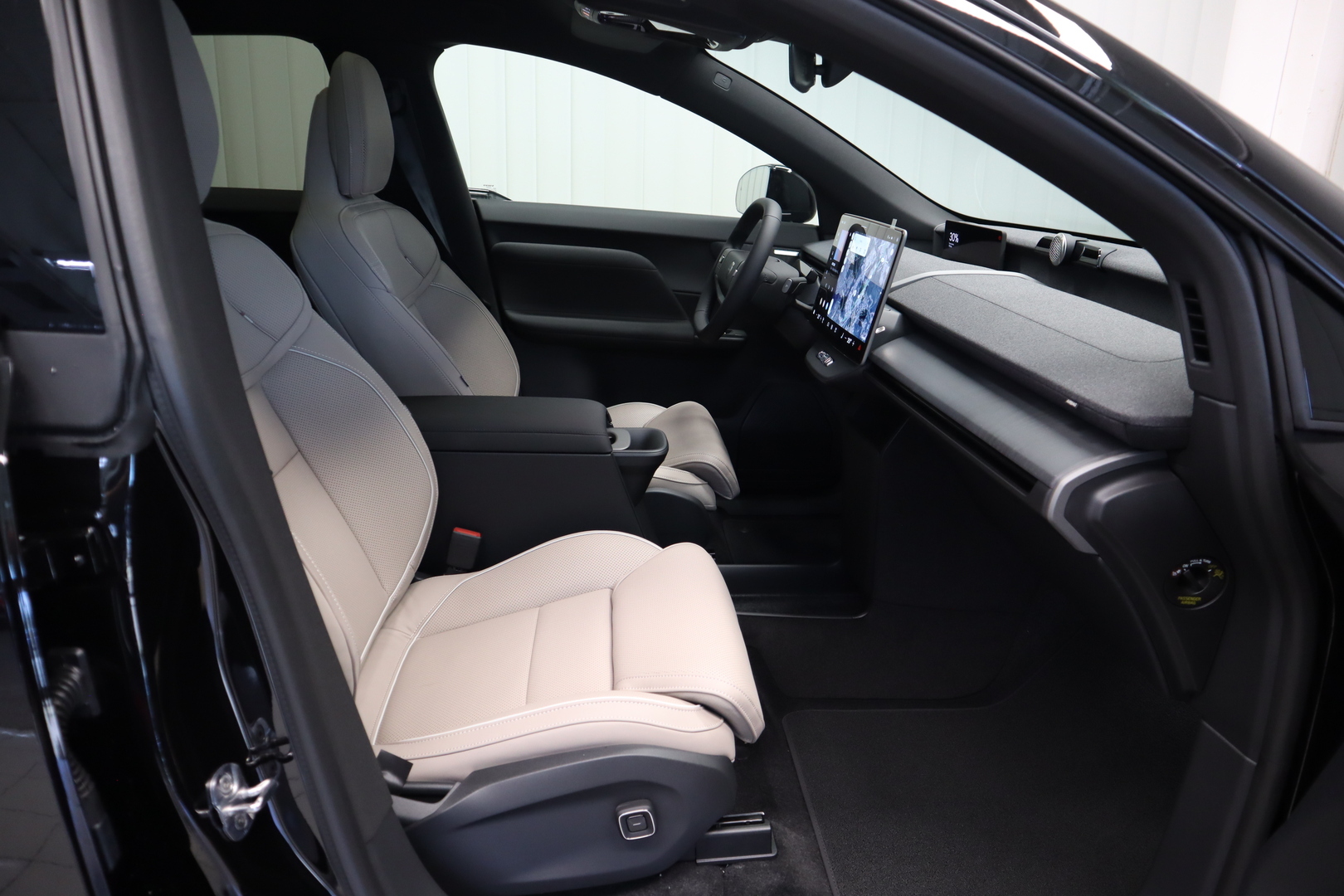 VOLVO EX60 24