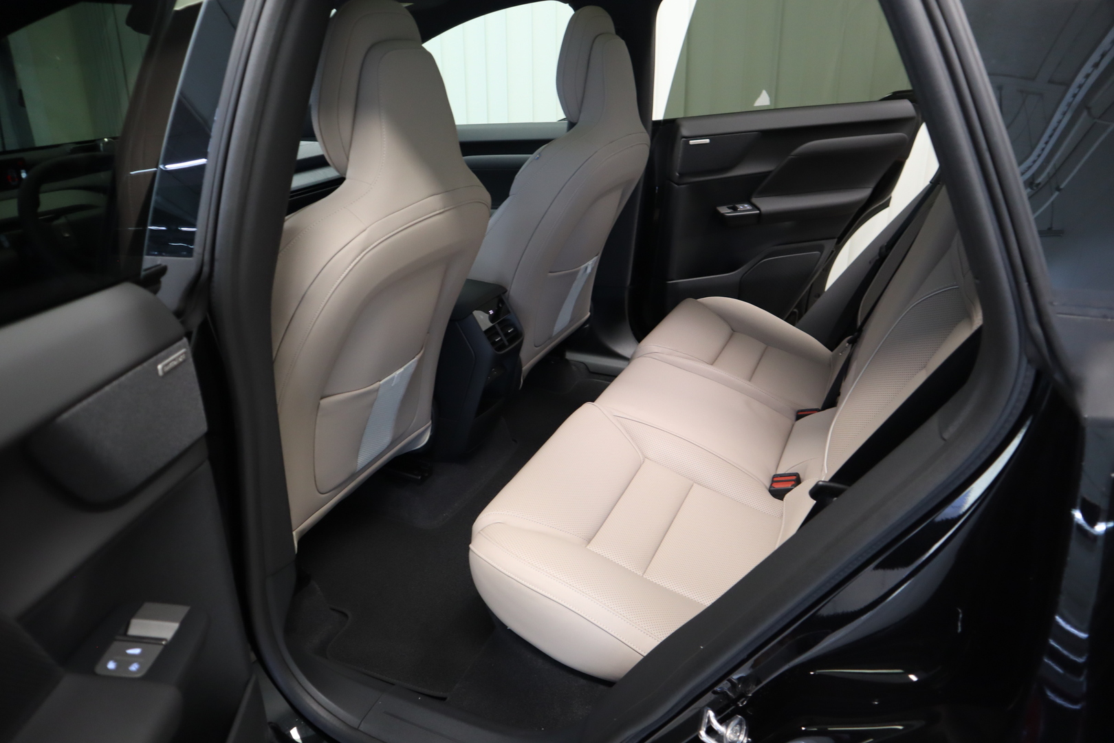 VOLVO EX60 28