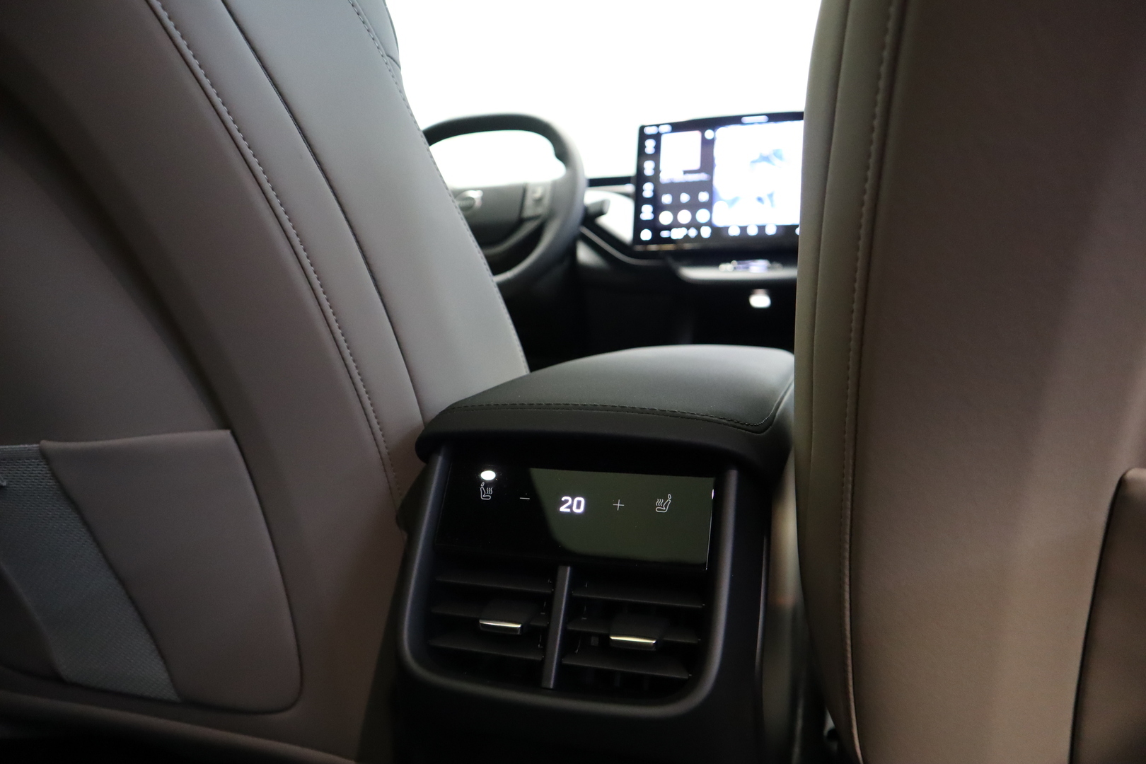 VOLVO EX60 29