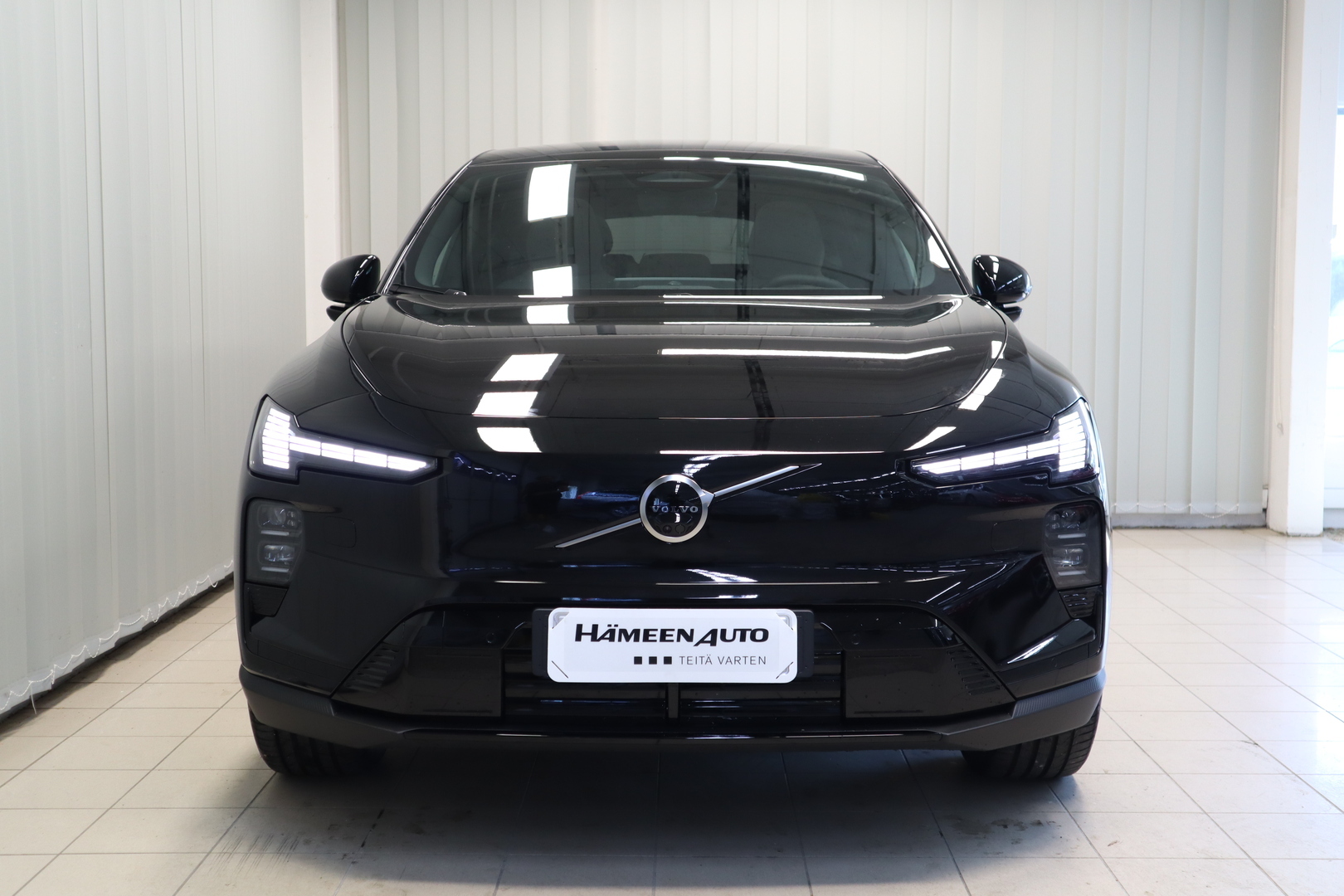 VOLVO EX60 3